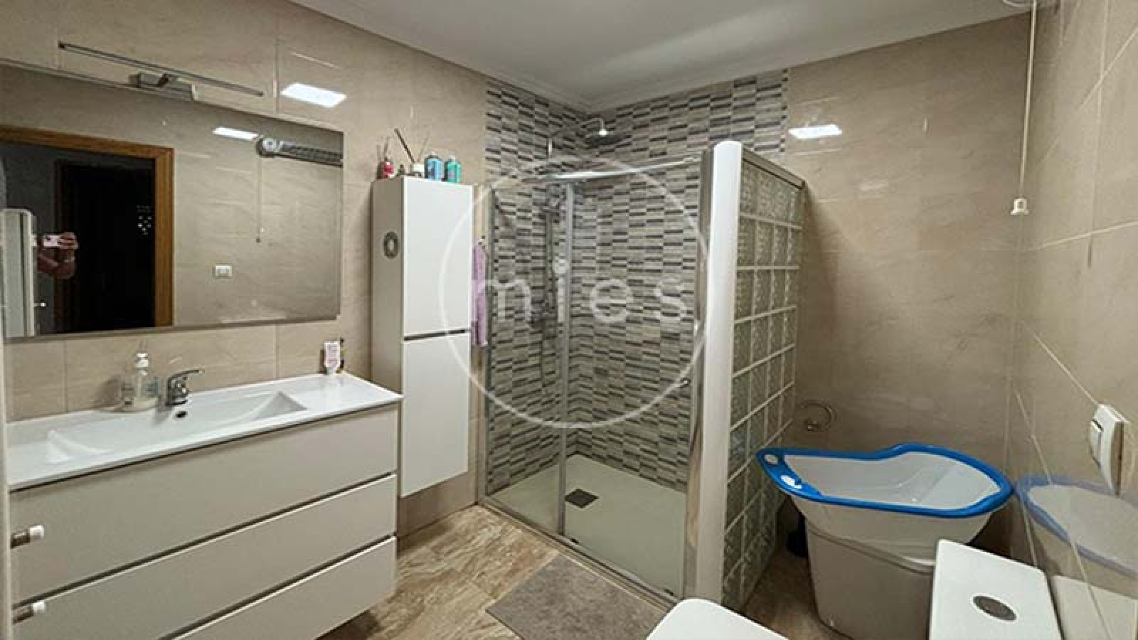 mies inmobiliaria vende chalet urbano altury con piscina