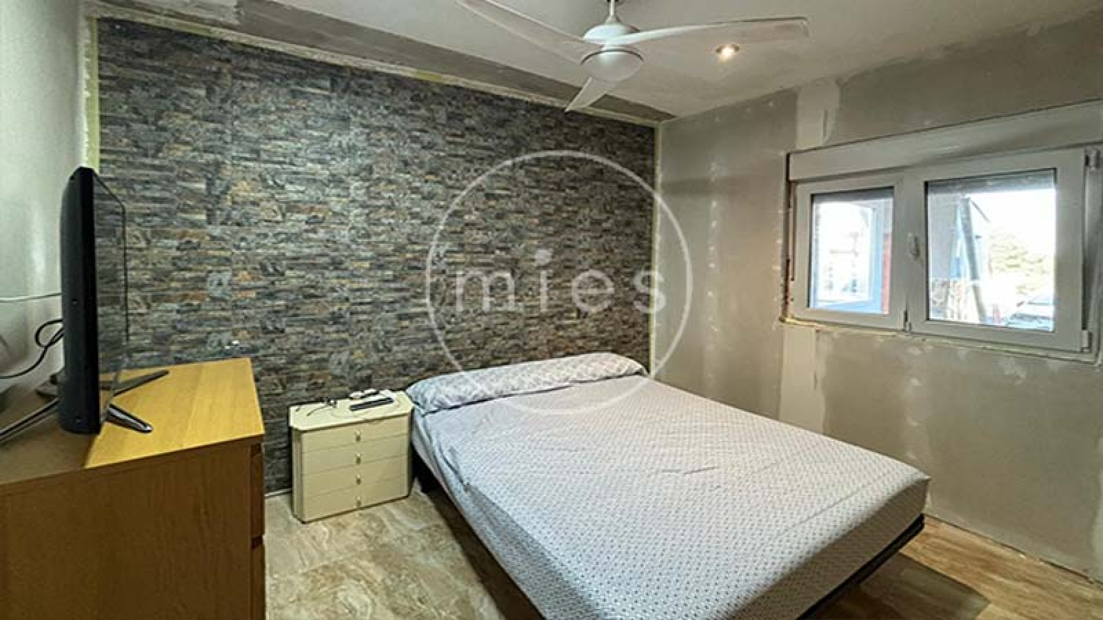 mies inmobiliaria vende chalet urbano altury con piscina