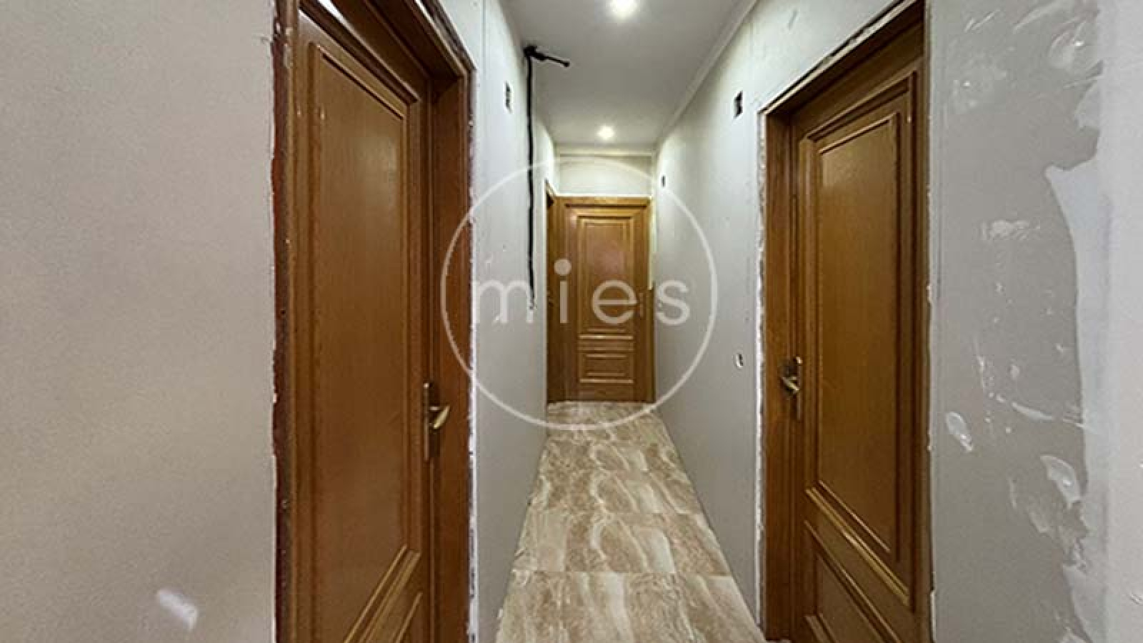 mies inmobiliaria vende chalet urbano altury con piscina