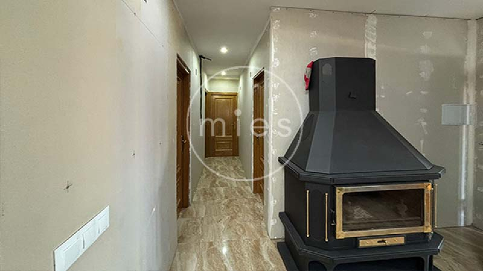 mies inmobiliaria vende chalet urbano altury con piscina