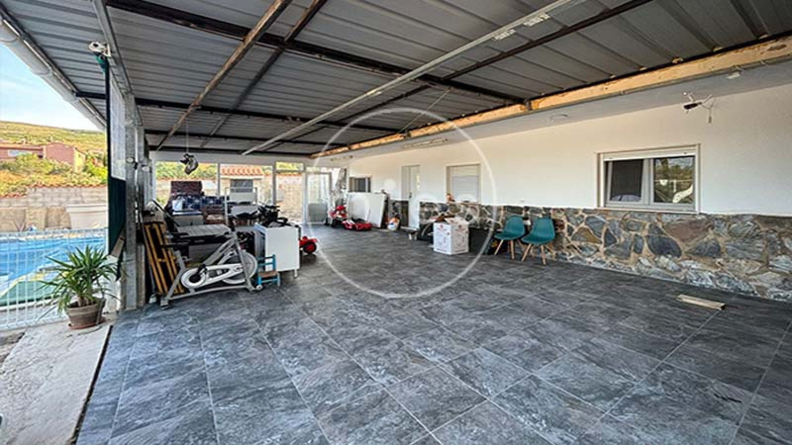 mies inmobiliaria vende chalet urbano altury con piscina