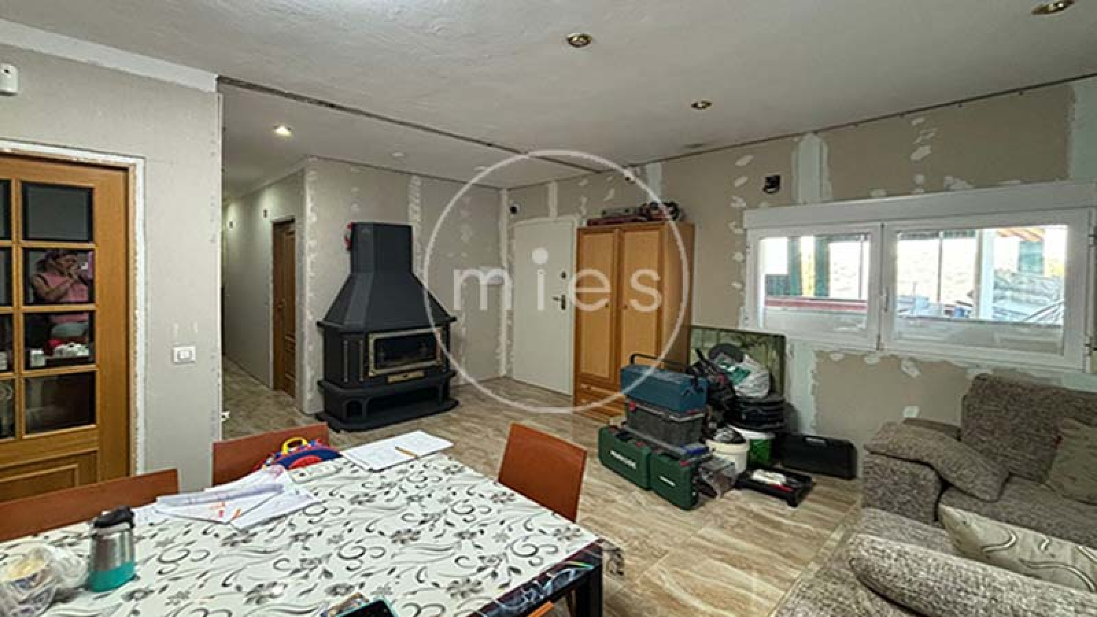 mies inmobiliaria vende chalet urbano altury con piscina