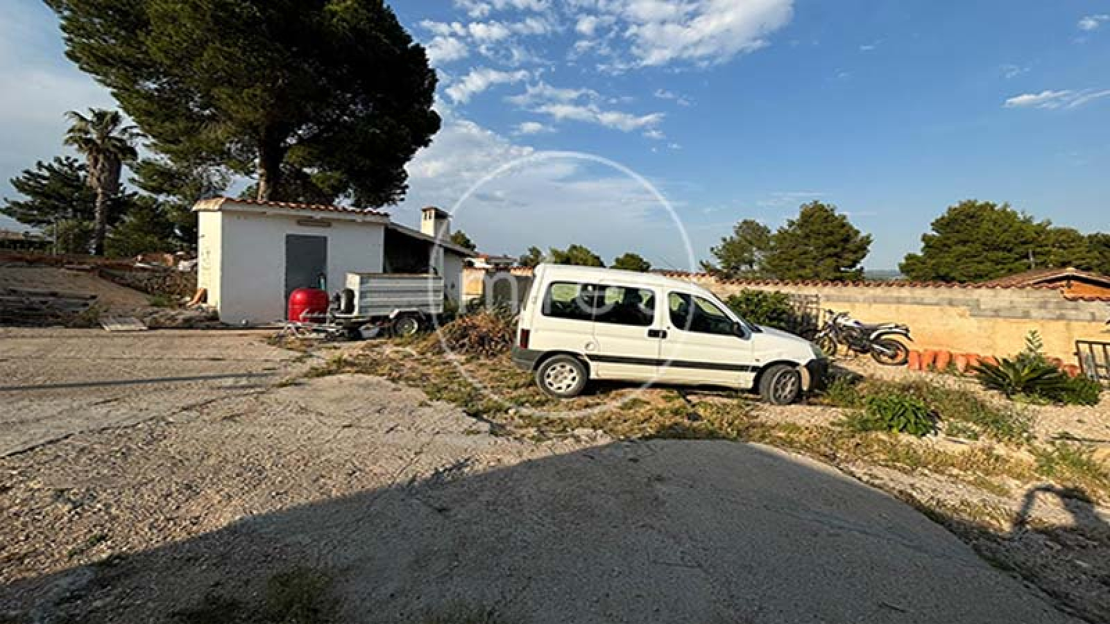 mies inmobiliaria vende chalet urbano altury con piscina