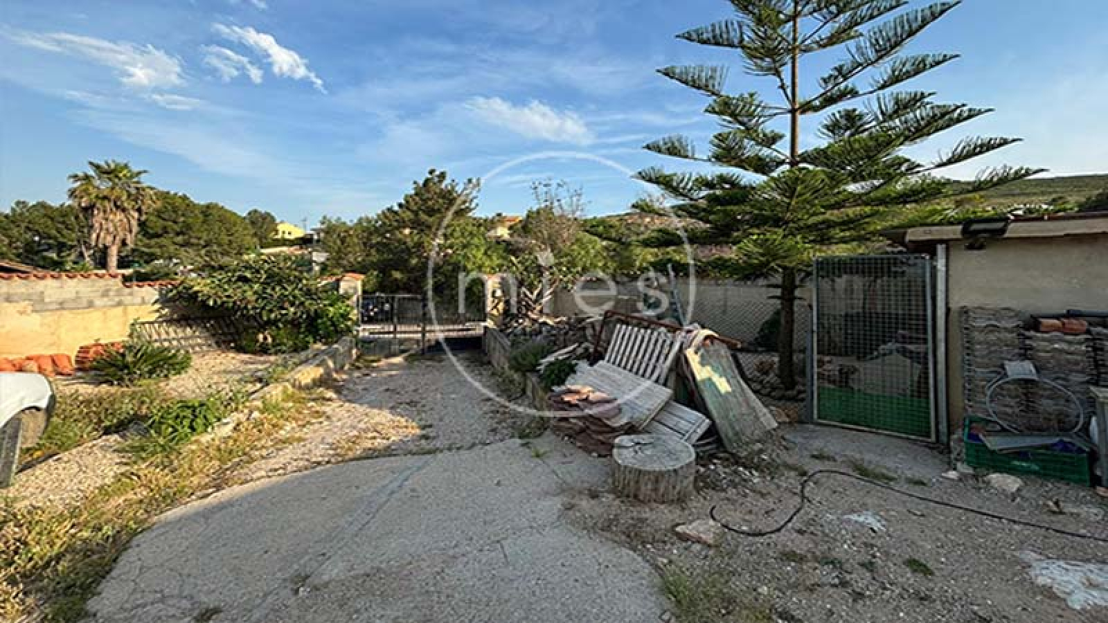 mies inmobiliaria vende chalet urbano altury con piscina