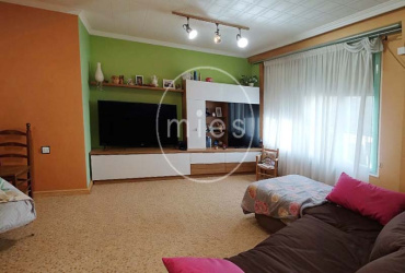 mies inmobiliaria vende piso en torrent con terraza