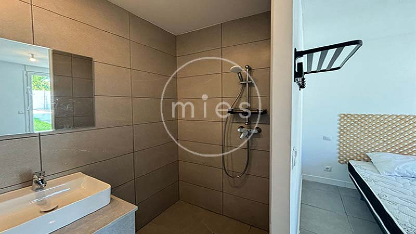 mies inmobiliaria vende chalet altury oportunidad turis monserrat