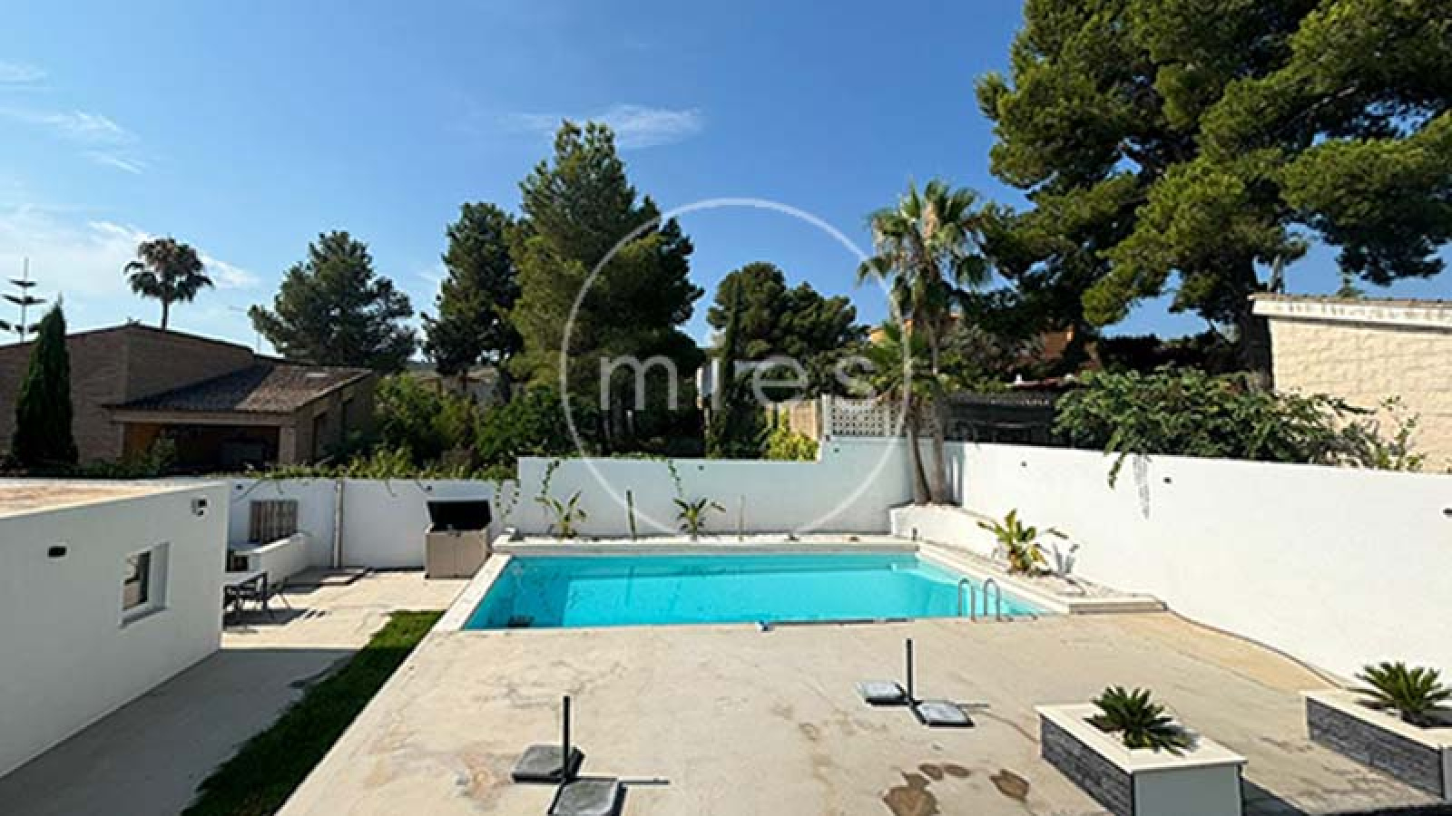 mies inmobiliaria vende chalet altury oportunidad turis monserrat