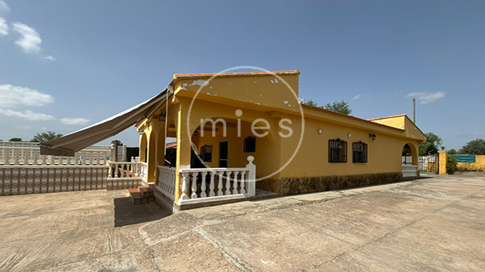 chalet en venta Turís, chalet una planta Turís, casa con piscina Turís, inmobiliaria Turís, comprar chalet Valencia, parcela grande, urbanización Cañapar, casa con jardín Turís, vivienda con porche y garaje