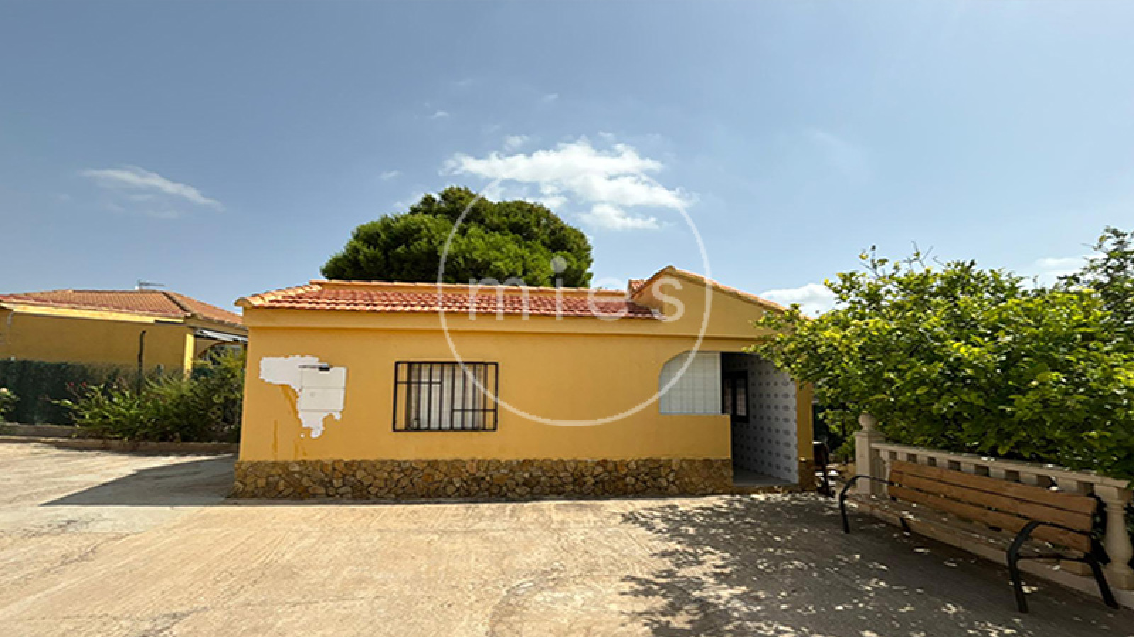 chalet en venta Turís, chalet una planta Turís, casa con piscina Turís, inmobiliaria Turís, comprar chalet Valencia, parcela grande, urbanización Cañapar, casa con jardín Turís, vivienda con porche y garaje