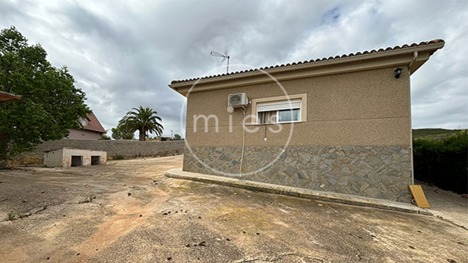 mies inmobiliaria vende chalet altury