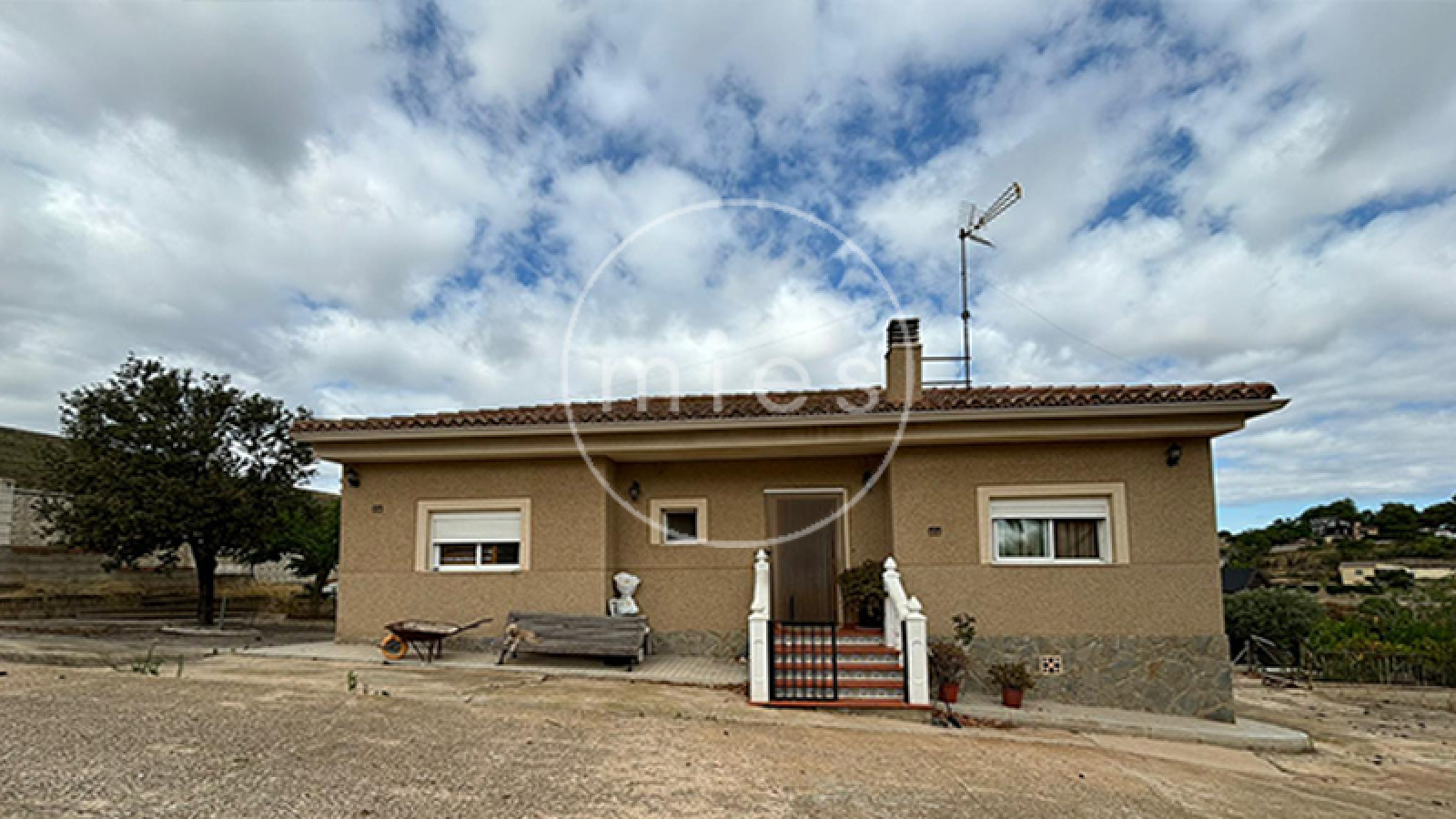 mies inmobiliaria vende chalet altury