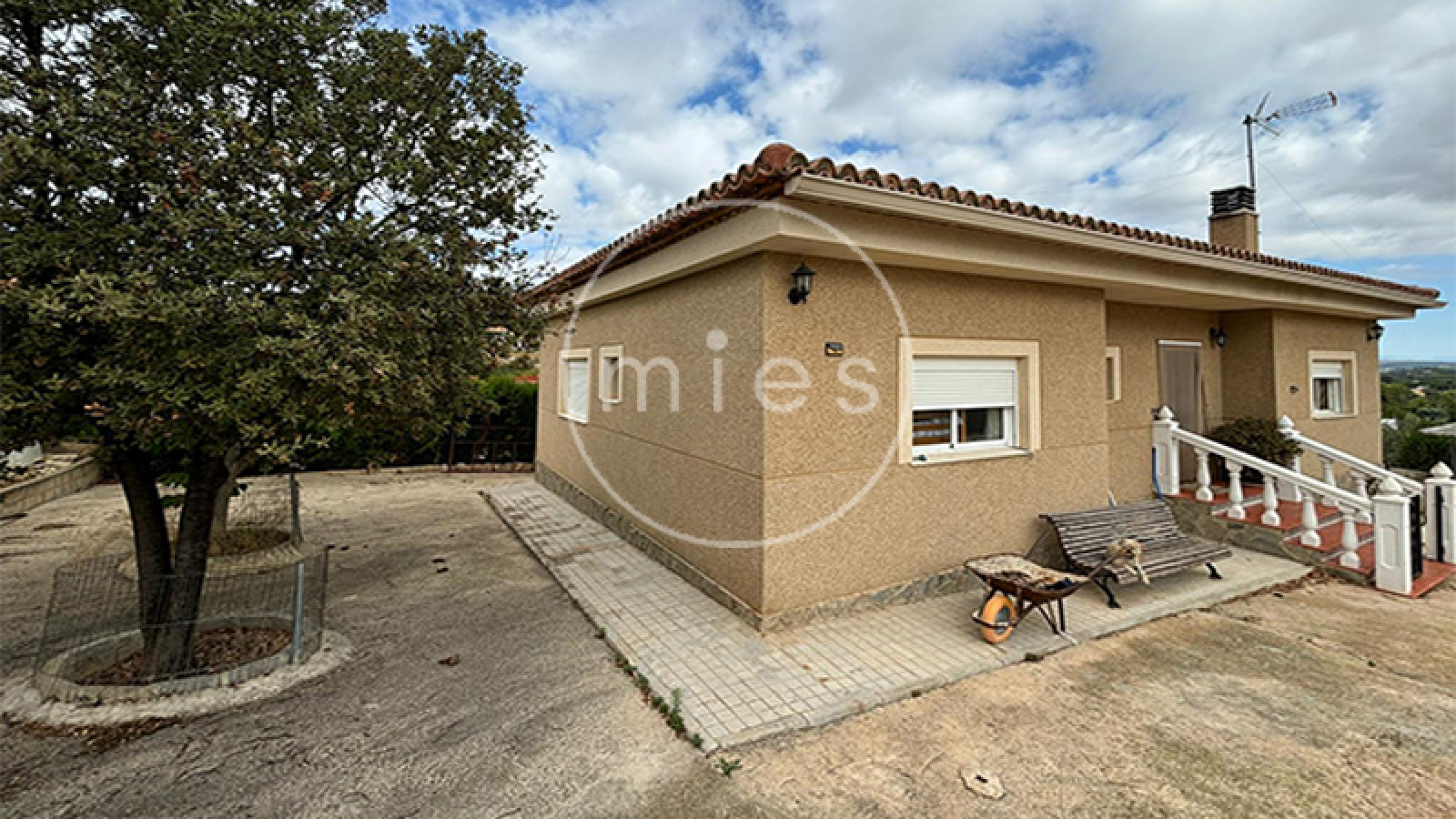 mies inmobiliaria vende chalet altury