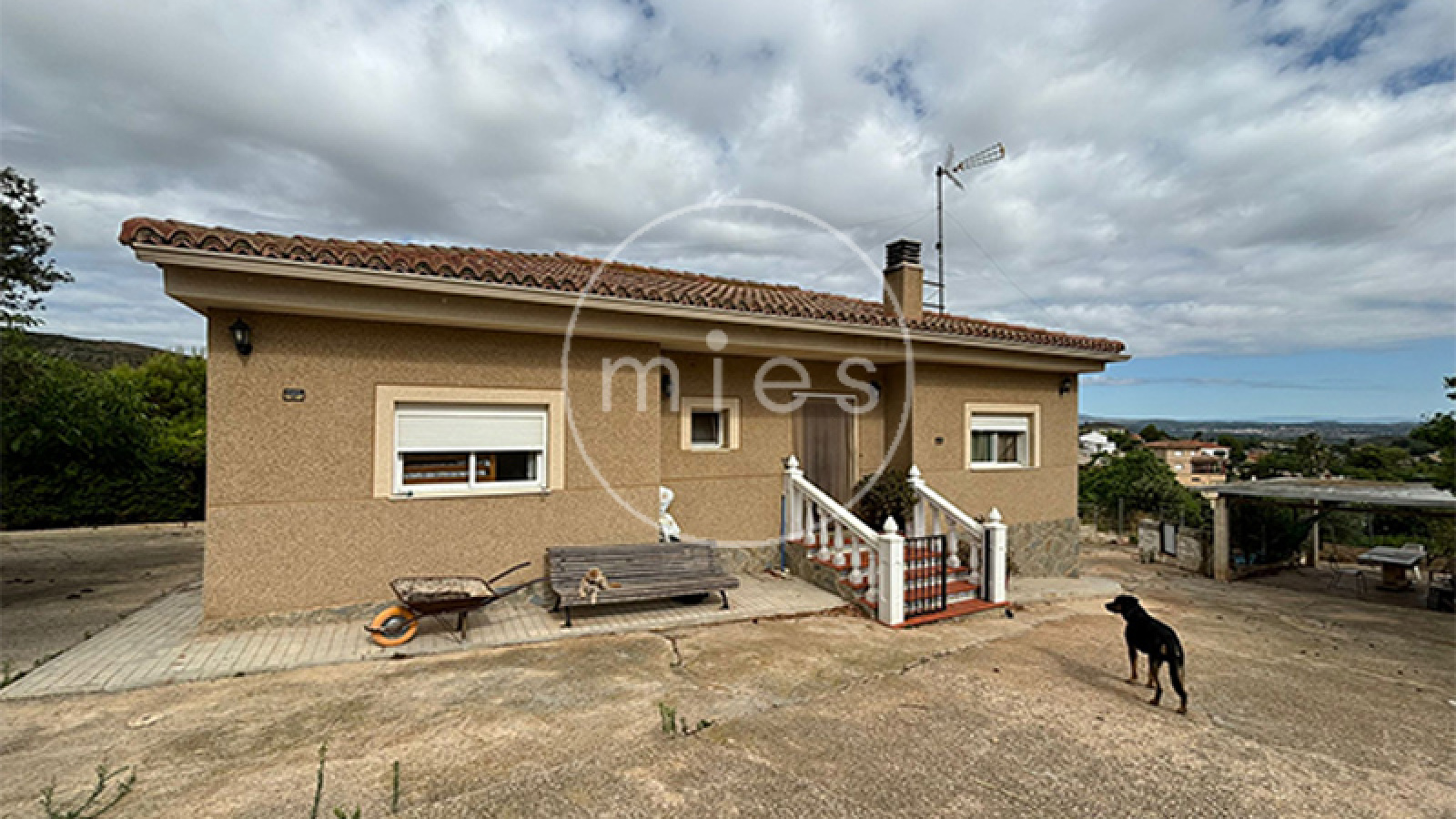 mies inmobiliaria vende chalet altury