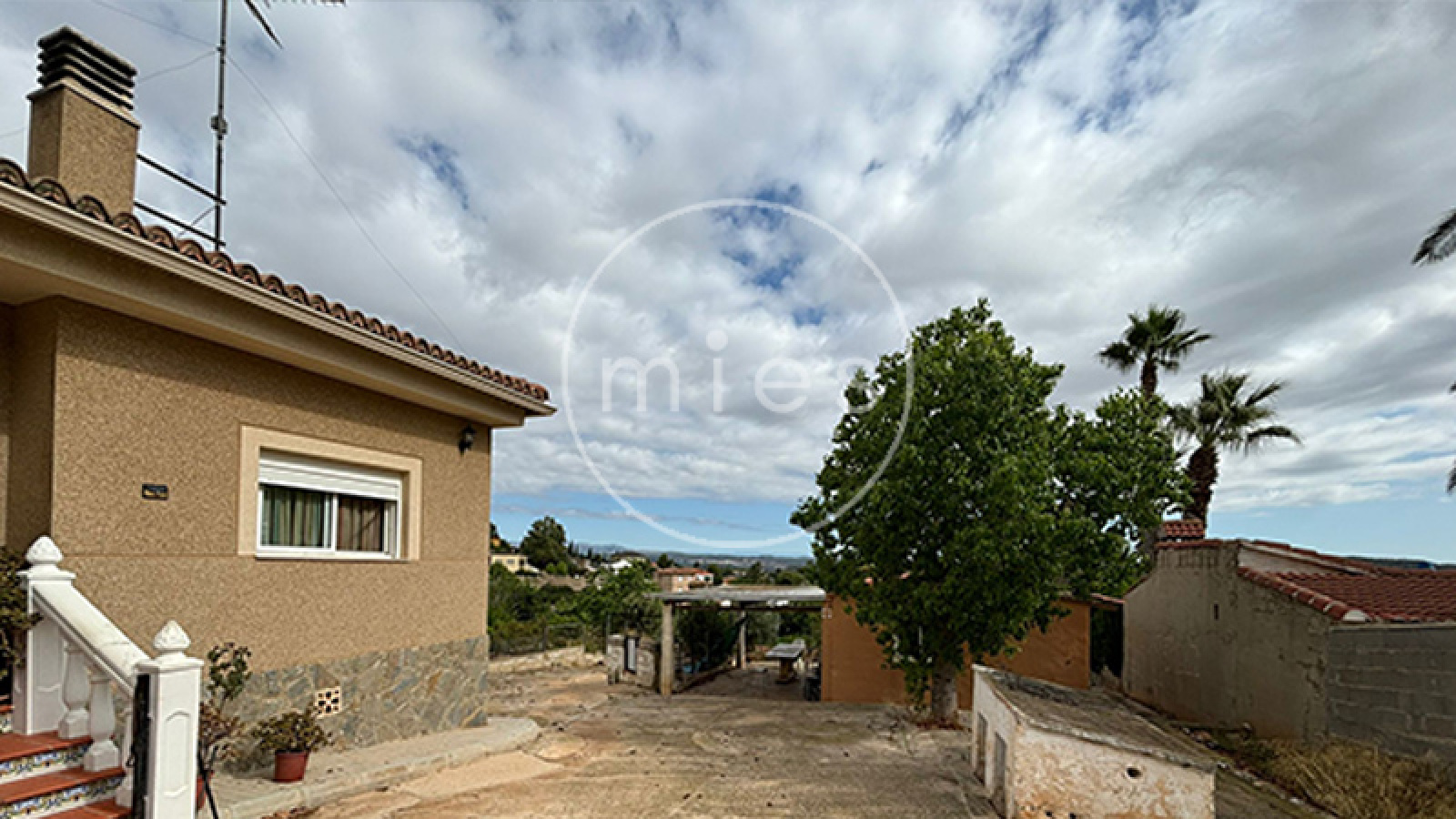 mies inmobiliaria vende chalet altury