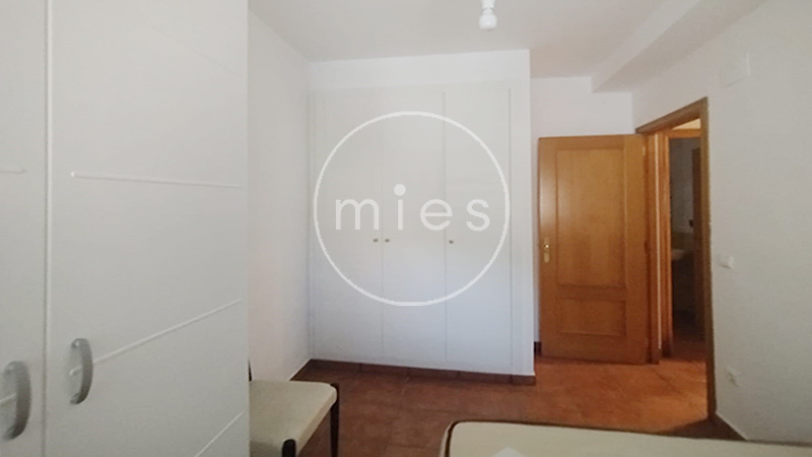 Mies inmobiliaria vende chalet urbano torrent calicanto chiva oportunidad