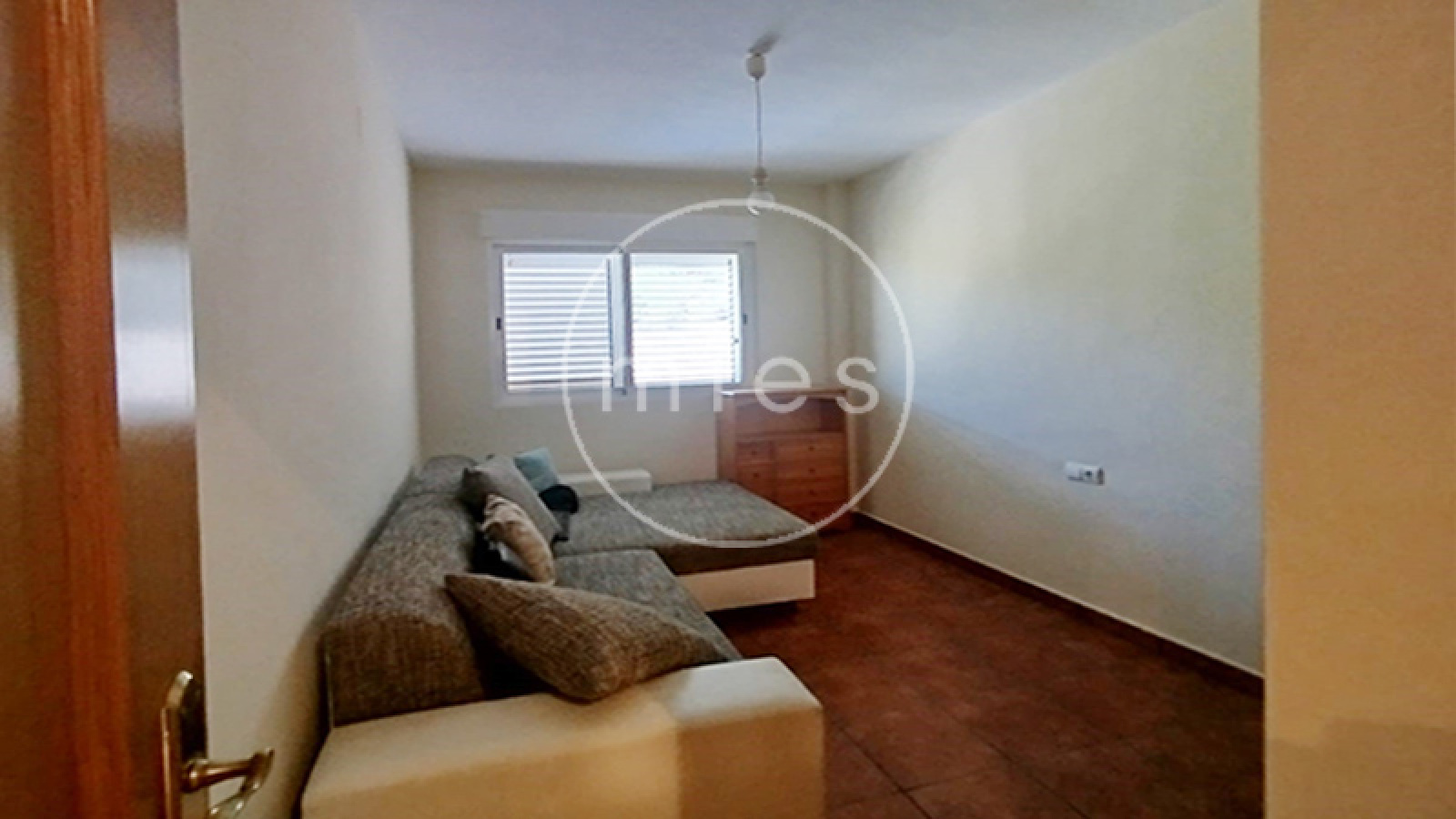Mies inmobiliaria vende chalet urbano torrent calicanto chiva oportunidad