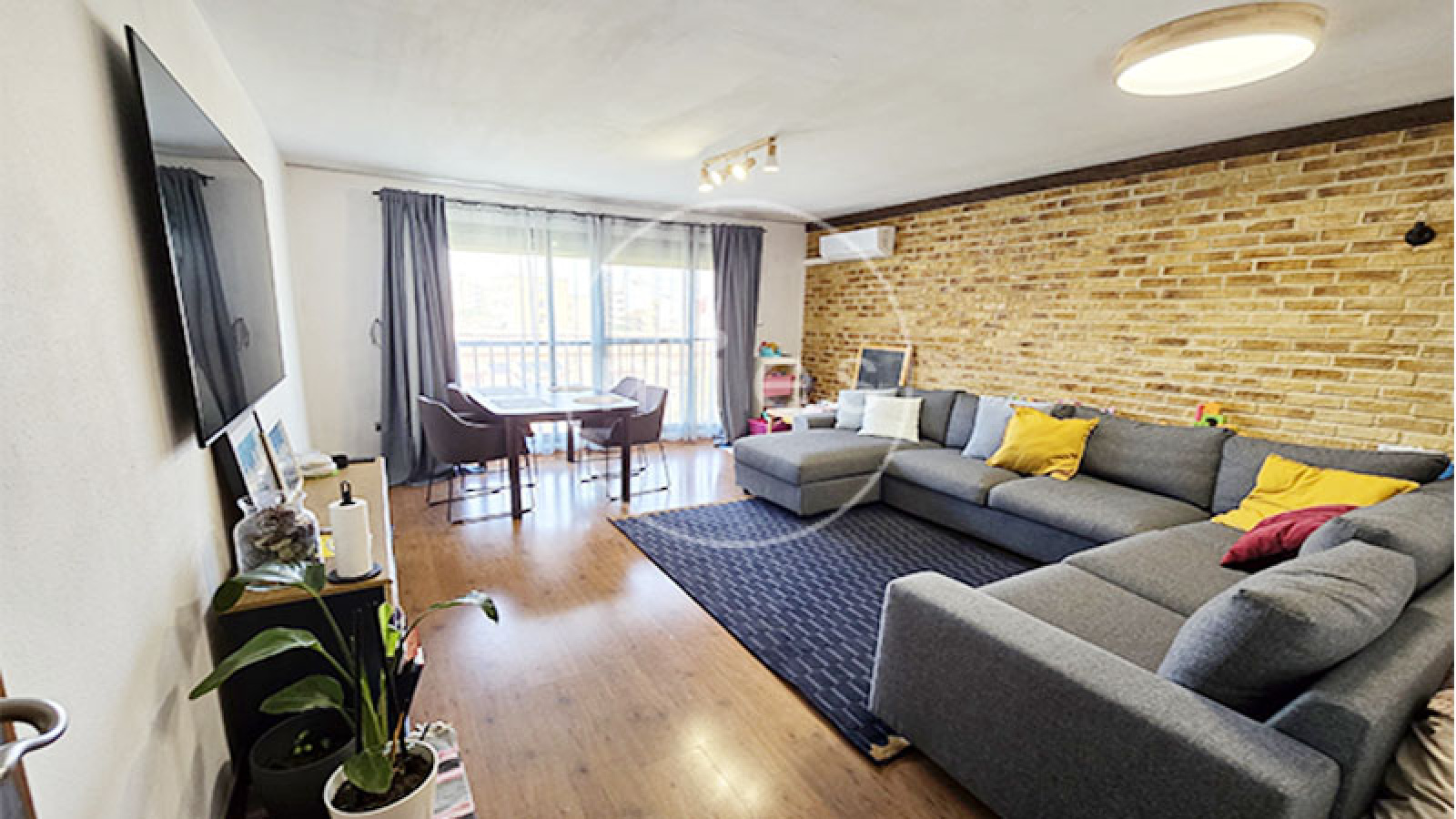 Mies inmobiliaria vende piso torrent hort de trenor torrent