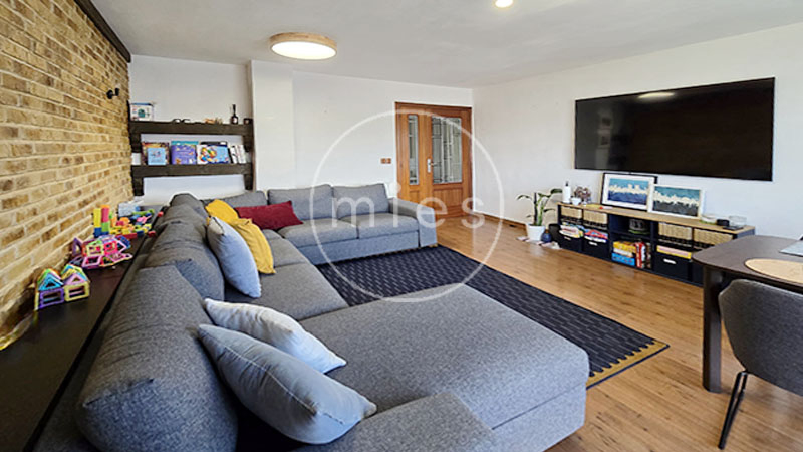 Mies inmobiliaria vende piso torrent hort de trenor torrent