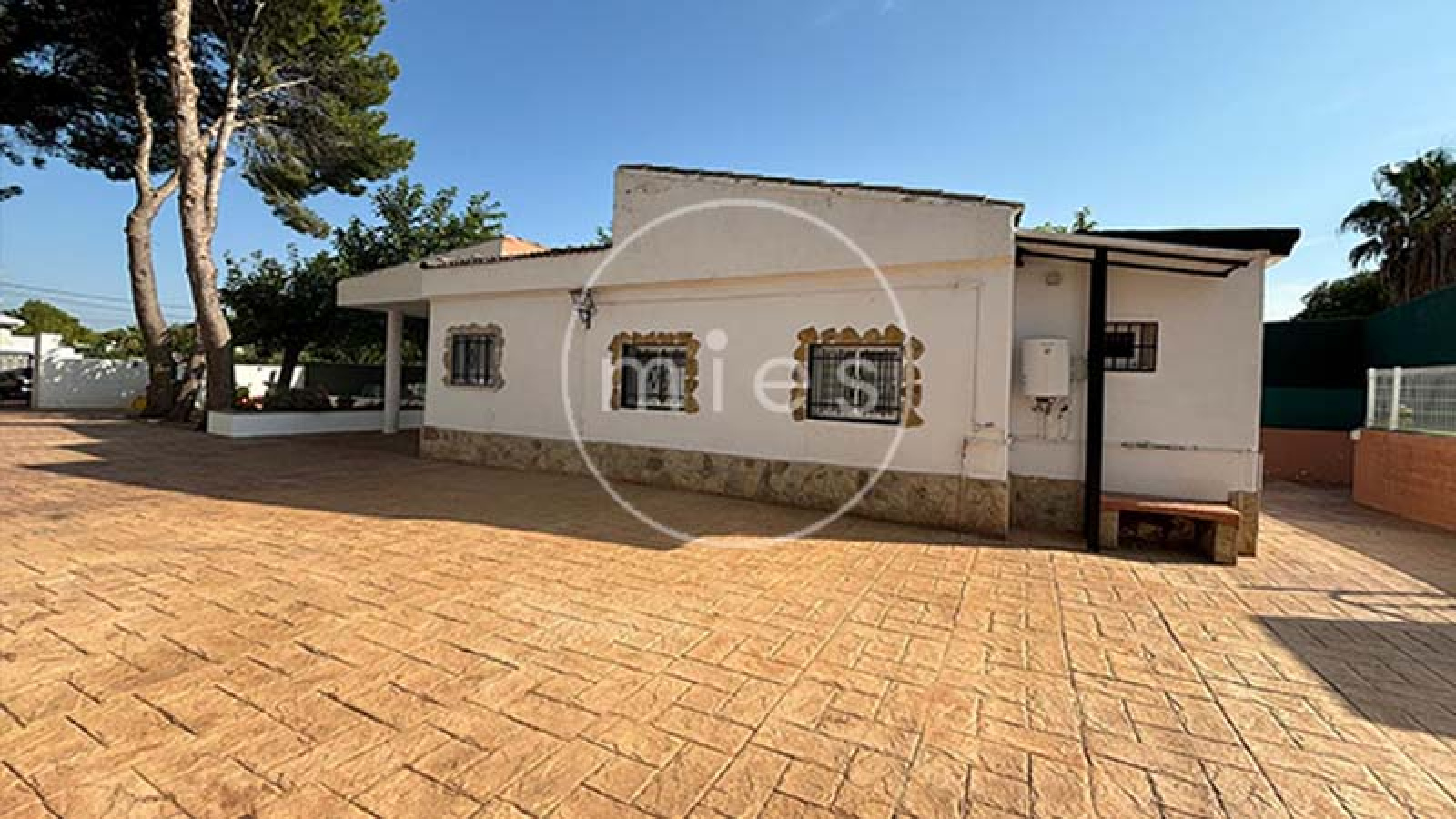 Mies inmobiliaria vende chalet casa caseta torrent montserrat turis montroy real urbanizacion 