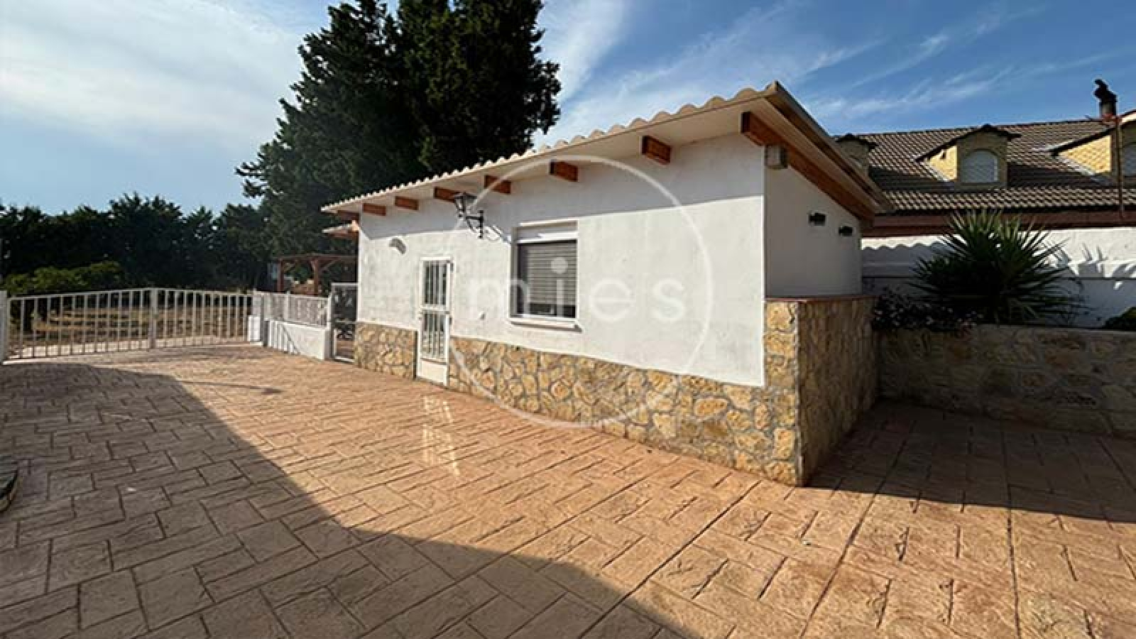 Mies inmobiliaria vende chalet casa caseta torrent montserrat turis montroy real urbanizacion 