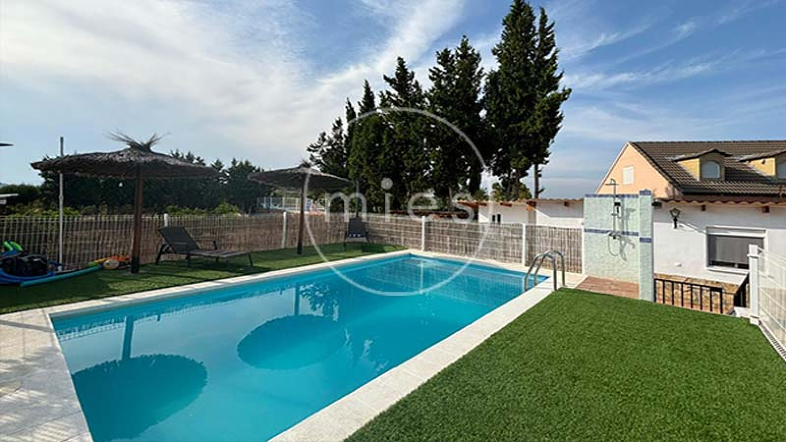 Mies inmobiliaria vende chalet casa caseta torrent montserrat turis montroy real urbanizacion 