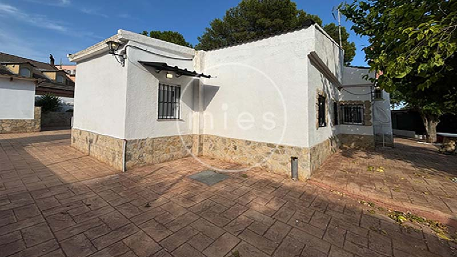 Mies inmobiliaria vende chalet casa caseta torrent montserrat turis montroy real urbanizacion 
