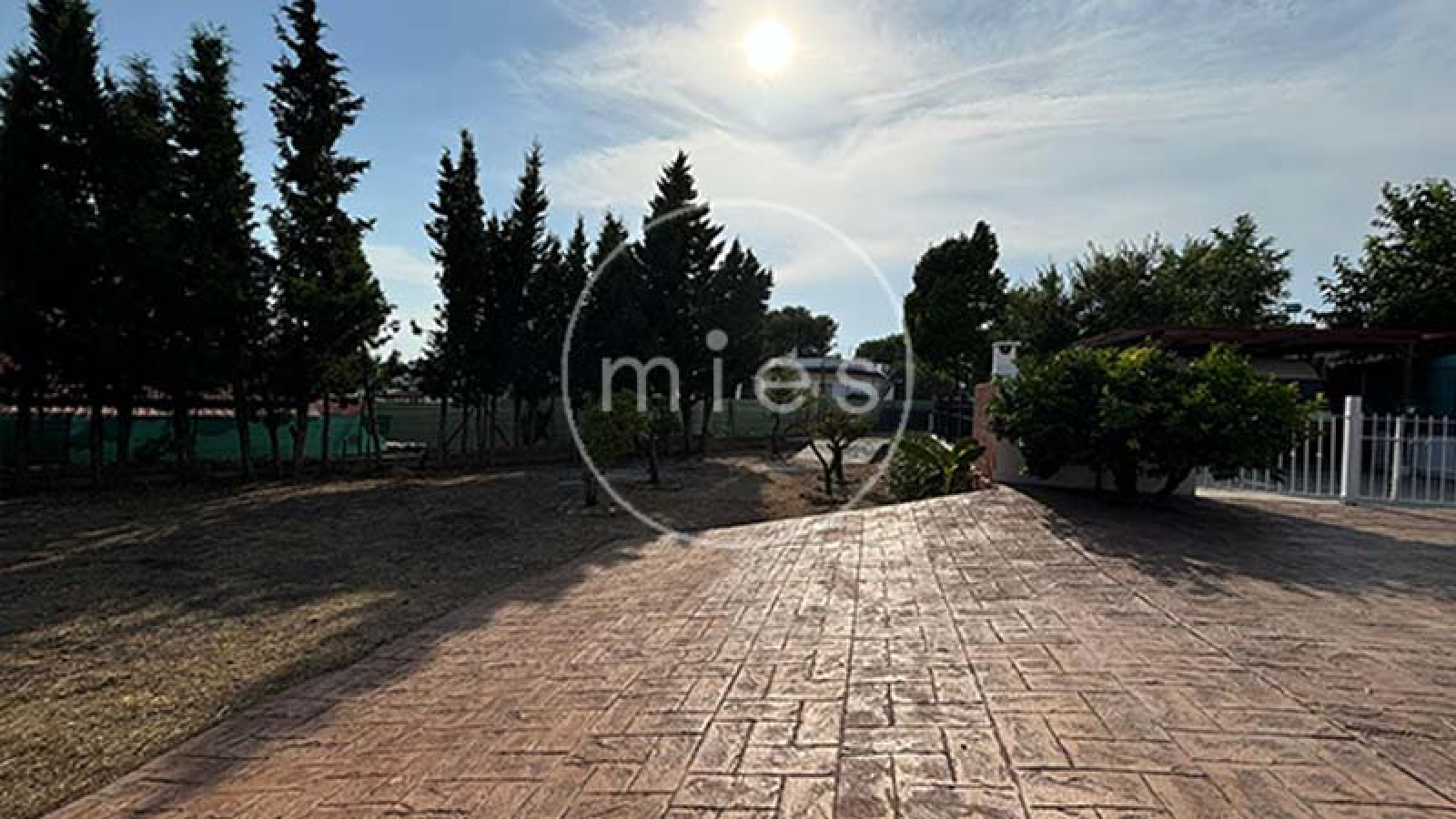 Mies inmobiliaria vende chalet casa caseta torrent montserrat turis montroy real urbanizacion 