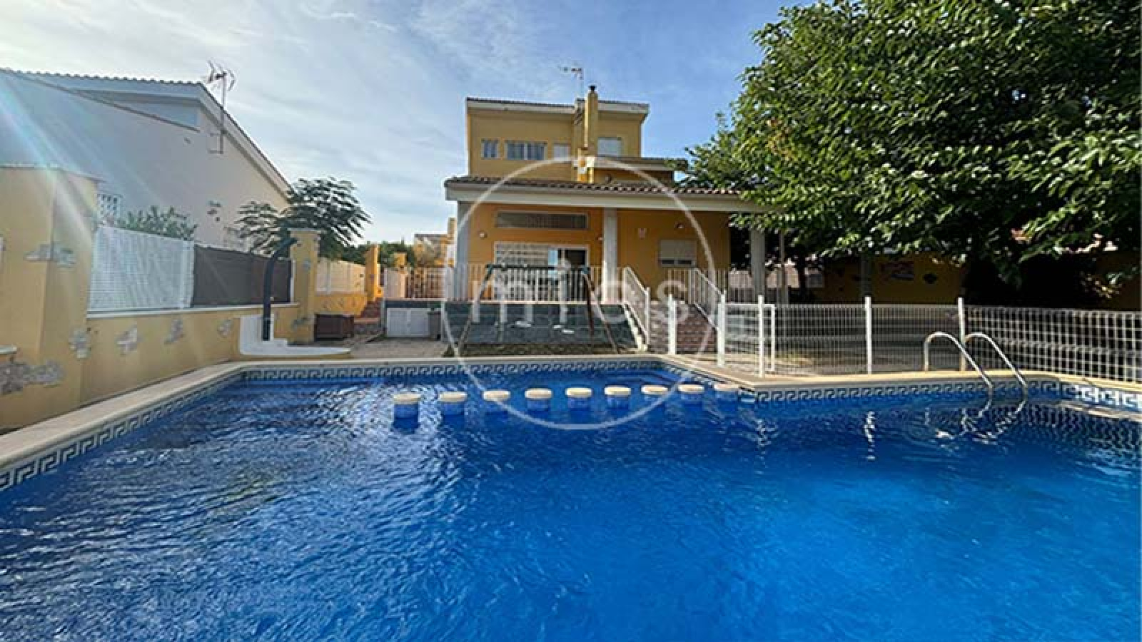 MIES INMOBILIARIA VENDE PISO CHALET MONTROY URBANIZACIÓN BALCÓN PISCINA URBANO