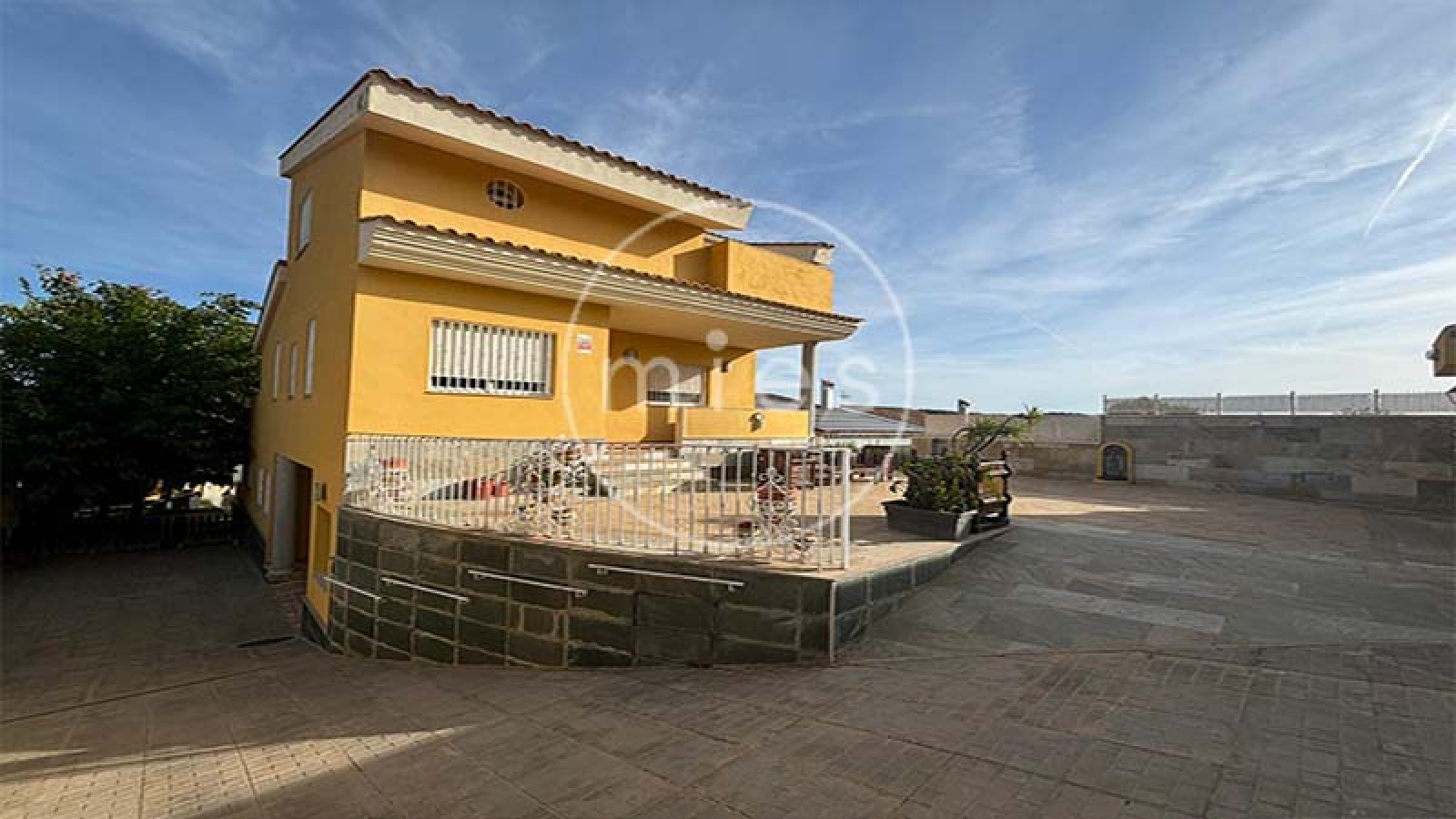 MIES INMOBILIARIA VENDE PISO CHALET MONTROY URBANIZACIÓN BALCÓN PISCINA URBANO