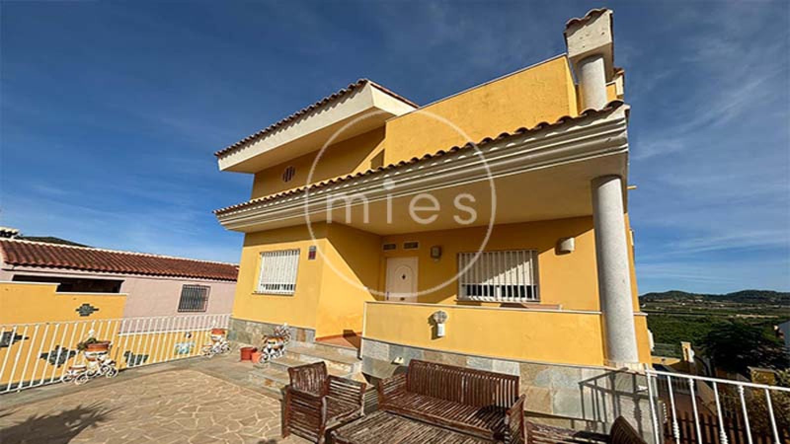 MIES INMOBILIARIA VENDE PISO CHALET MONTROY URBANIZACIÓN BALCÓN PISCINA URBANO