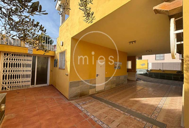 MIES INMOBILIARIA VENDE PISO CHALET MONTROY URBANIZACIÓN BALCÓN PISCINA URBANO