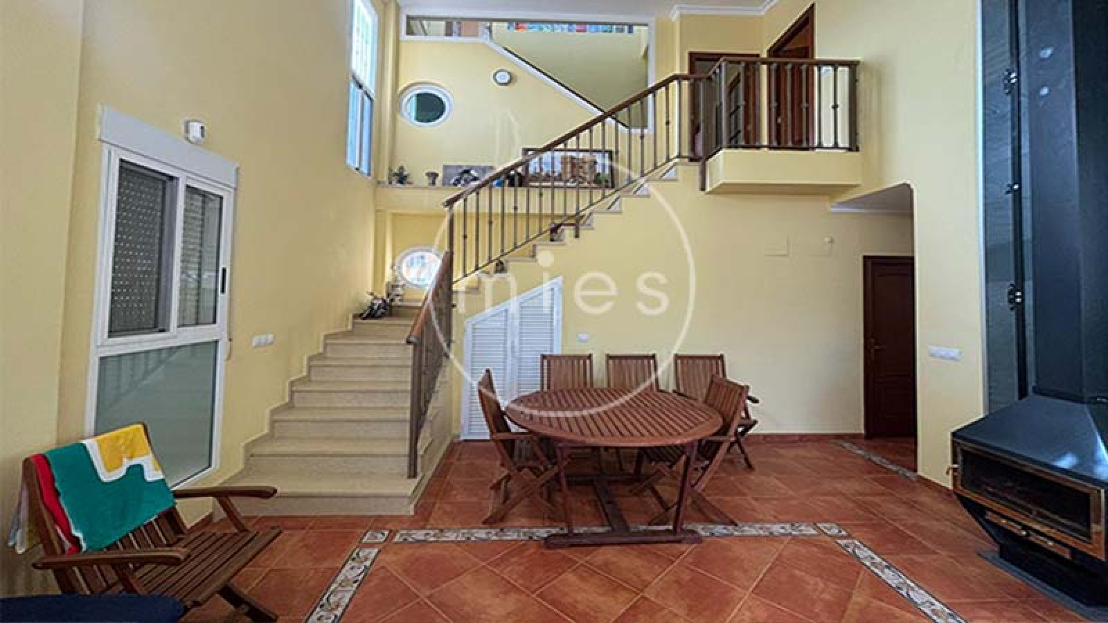 MIES INMOBILIARIA VENDE PISO CHALET MONTROY URBANIZACIÓN BALCÓN PISCINA URBANO