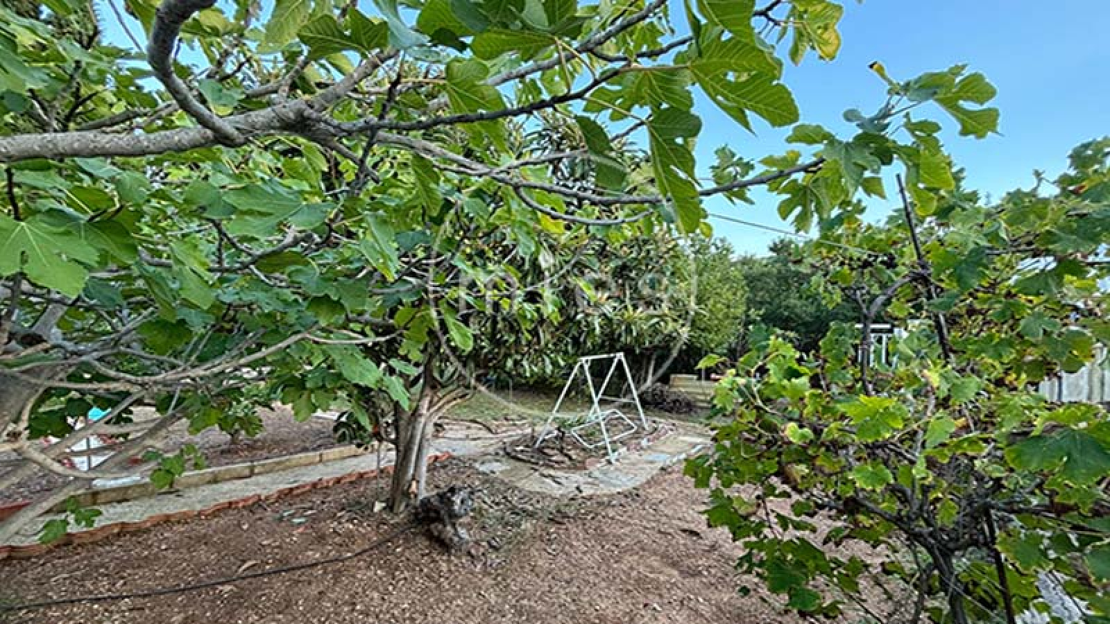 mies inmobiliaria vende chalet urbano 