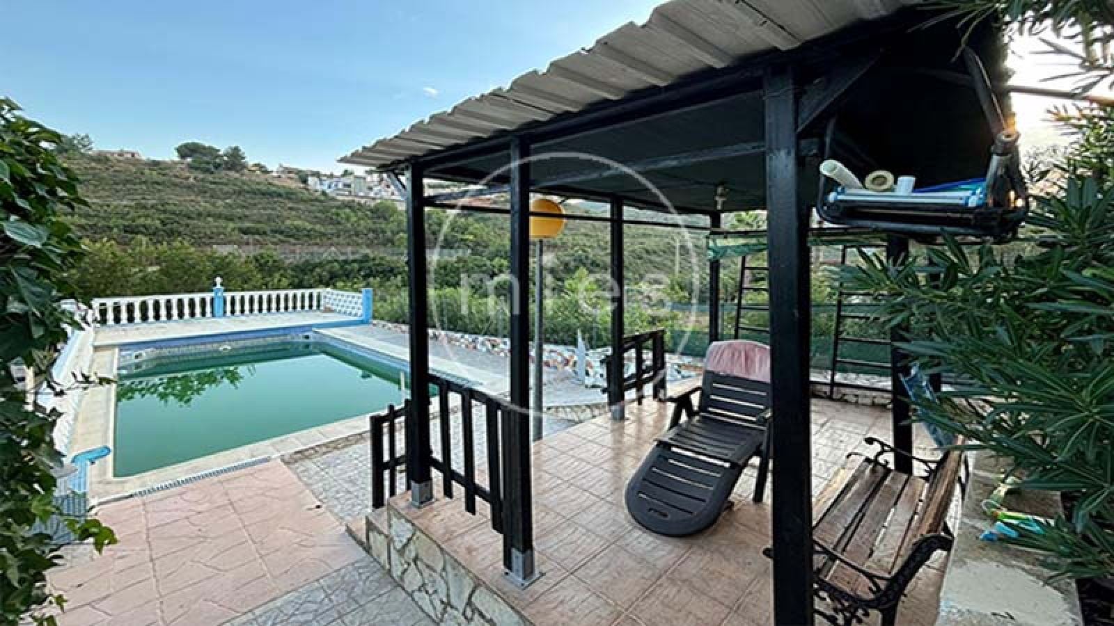 mies inmobiliaria vende chalet urbano 