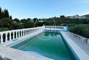 mies inmobiliaria vende chalet urbano 