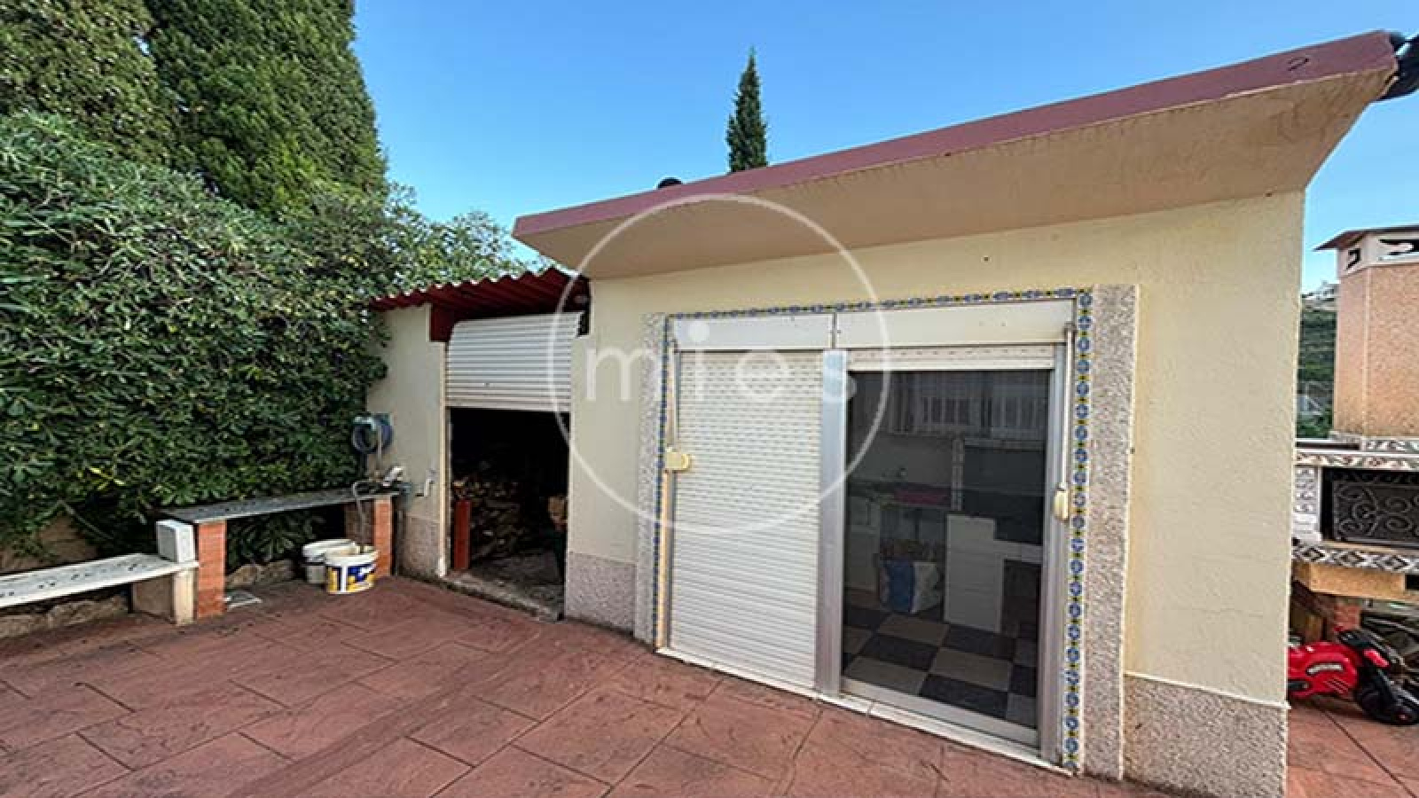 mies inmobiliaria vende chalet urbano 