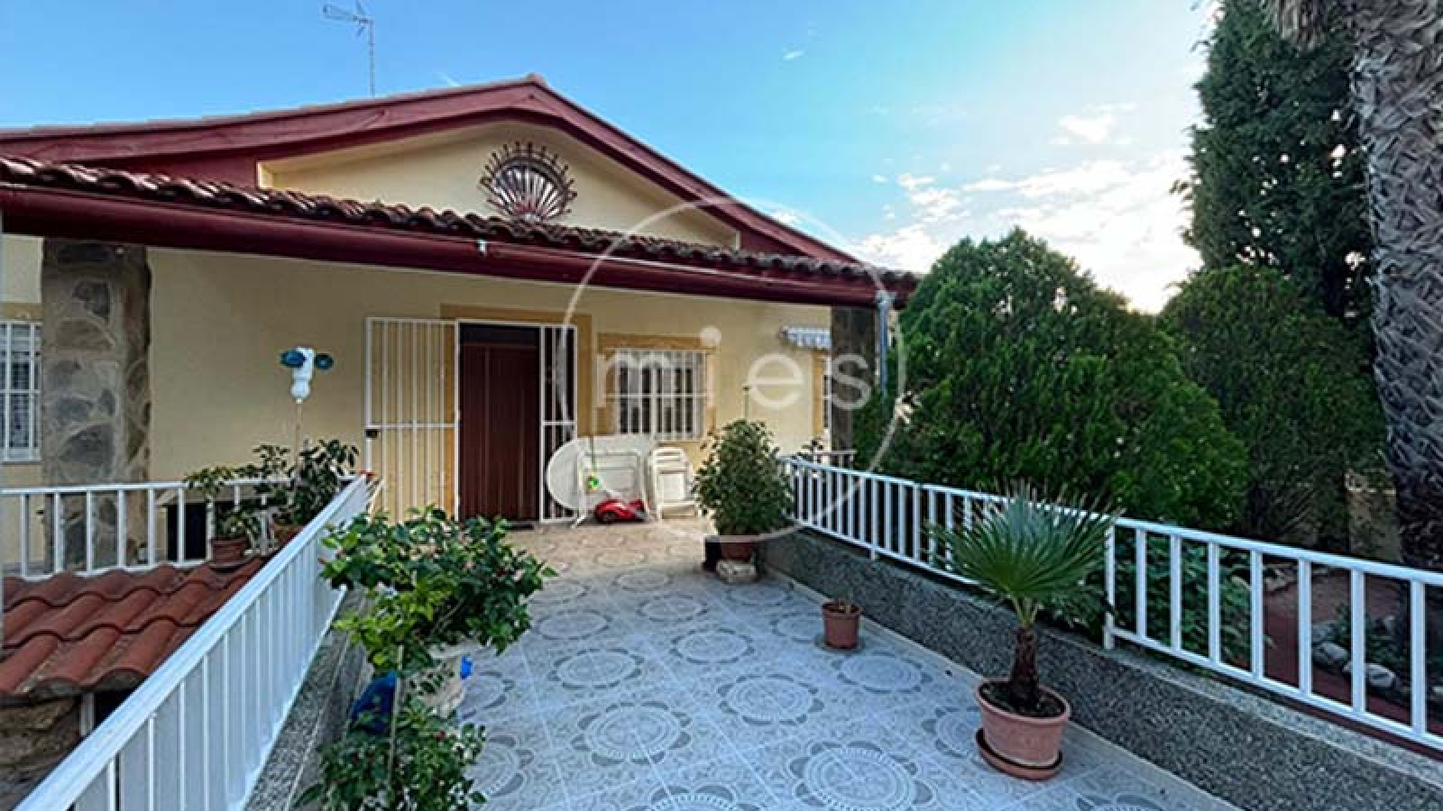 mies inmobiliaria vende chalet urbano 