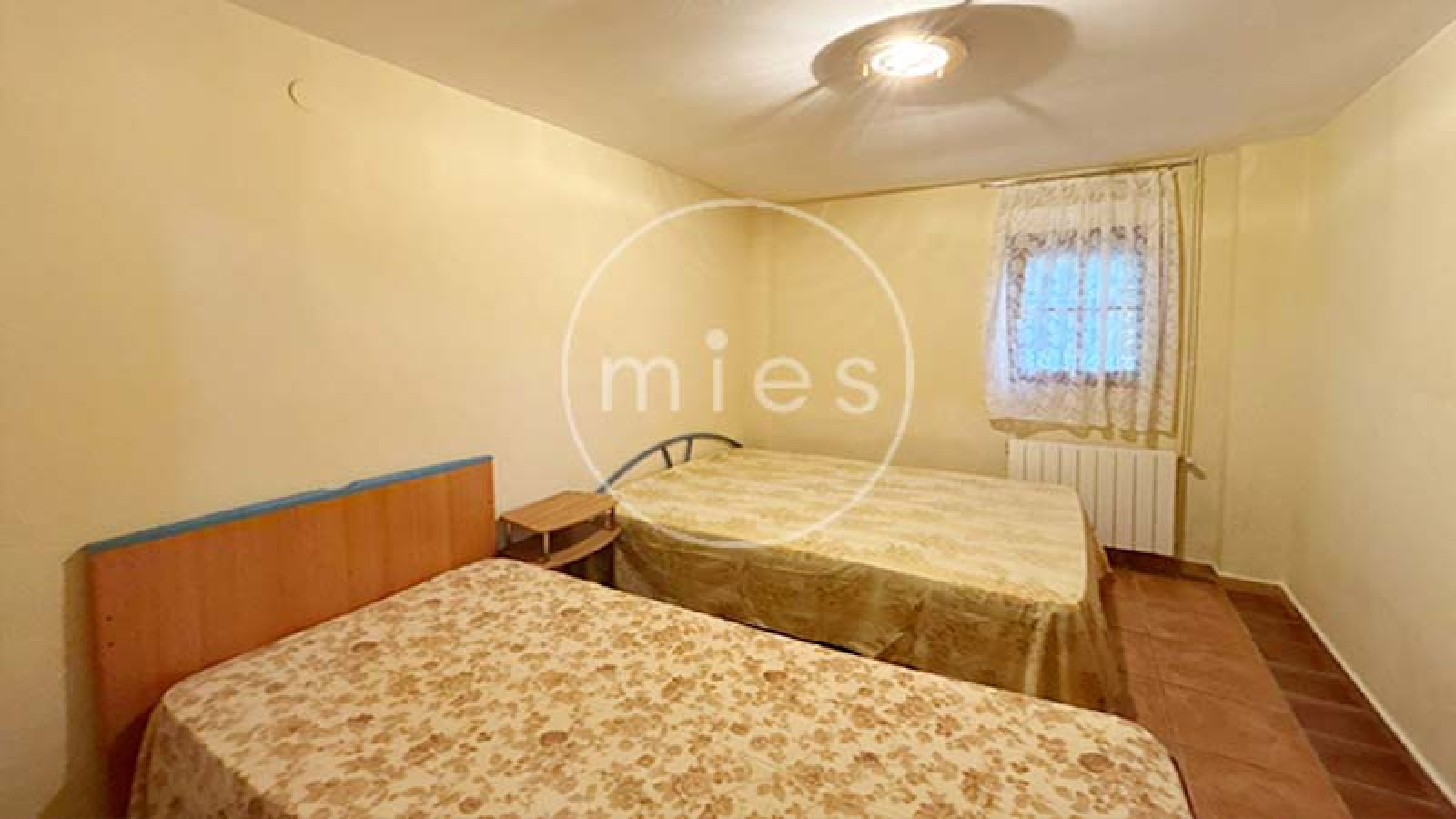 mies inmobiliaria vende chalet urbano 