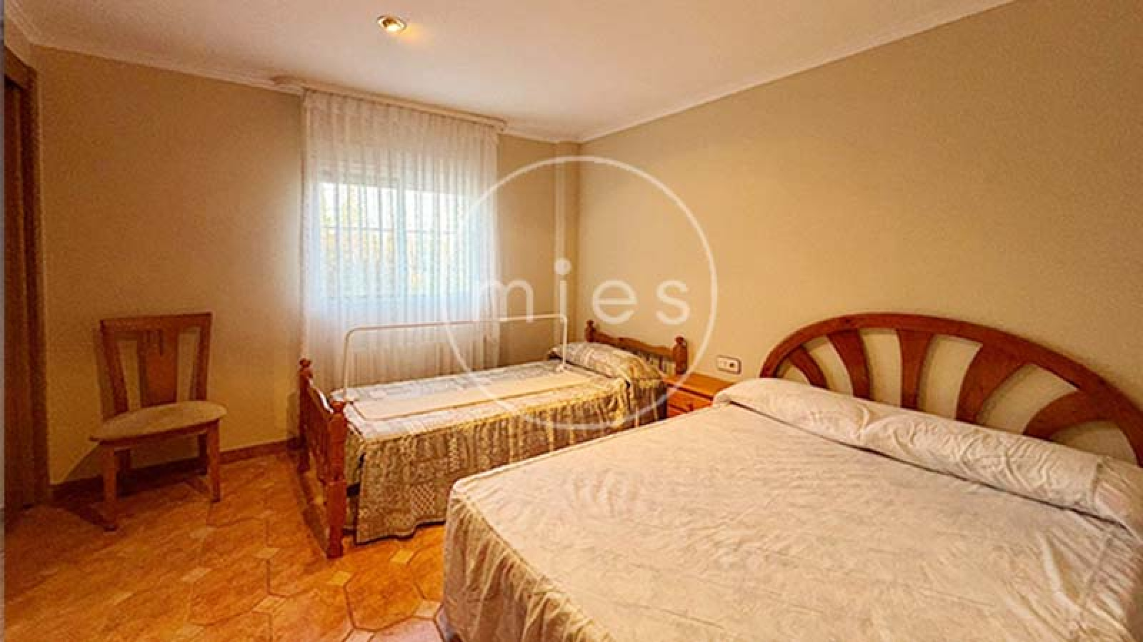 mies inmobiliaria vende chalet urbano 