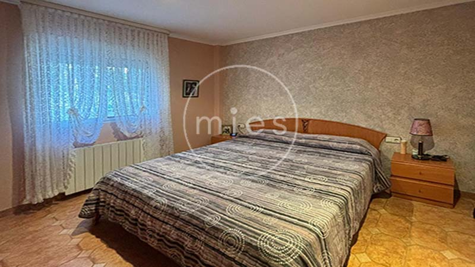 mies inmobiliaria vende chalet urbano 