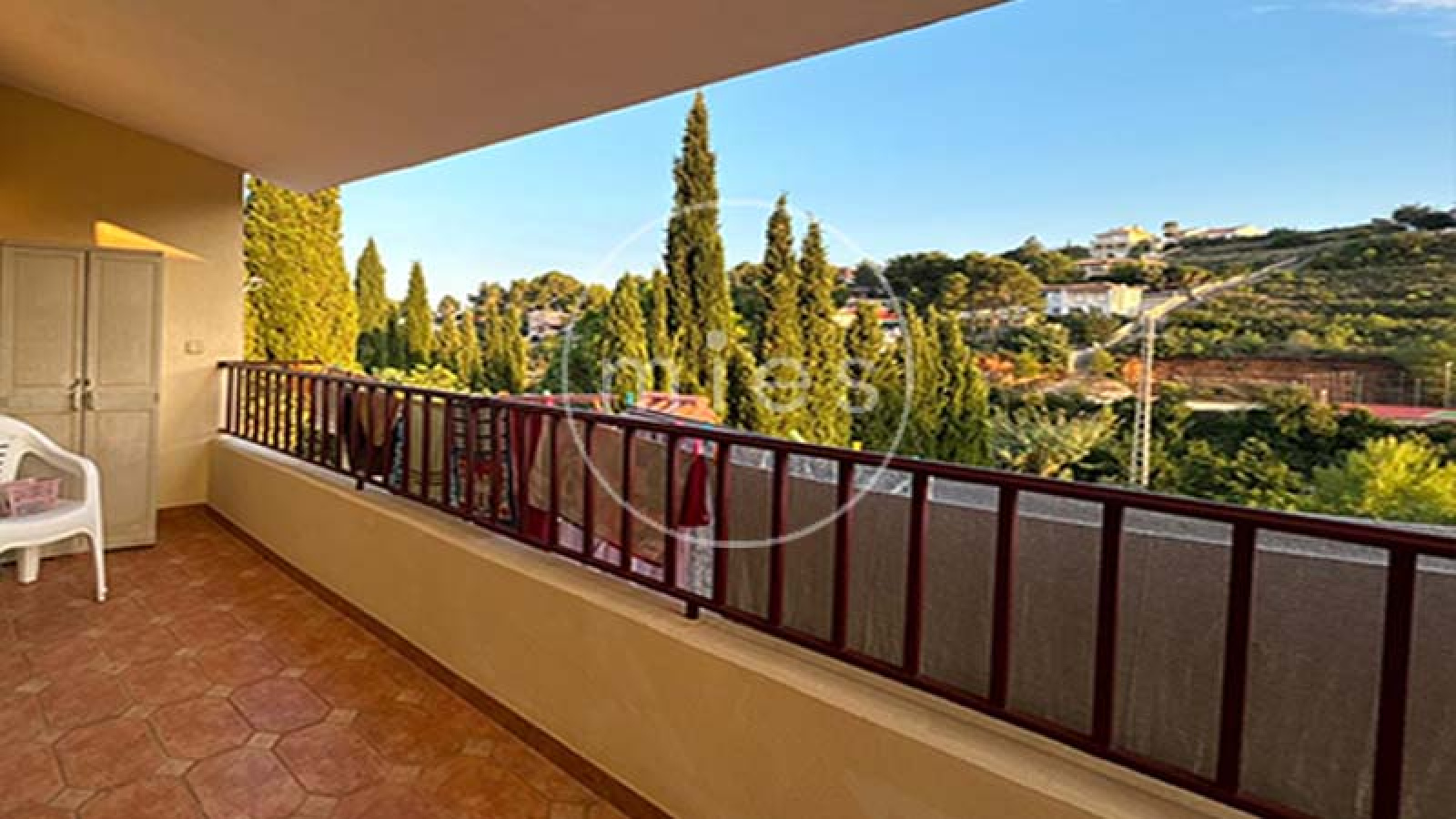 mies inmobiliaria vende chalet urbano 