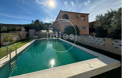 Gran Chalet -  Dos viviendas en Urb. Altury