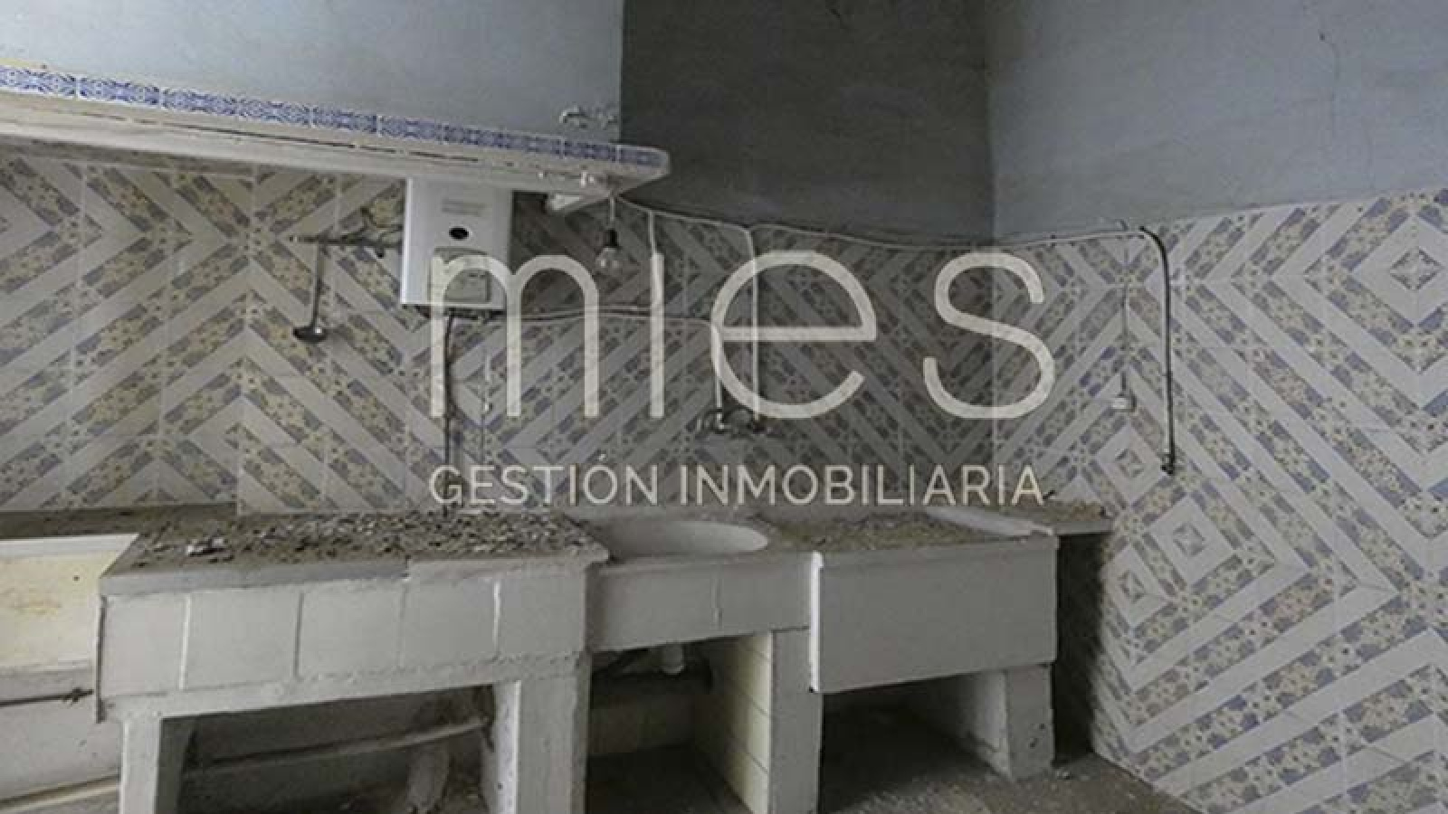 mies inmobiliaria vende casa solar torrent