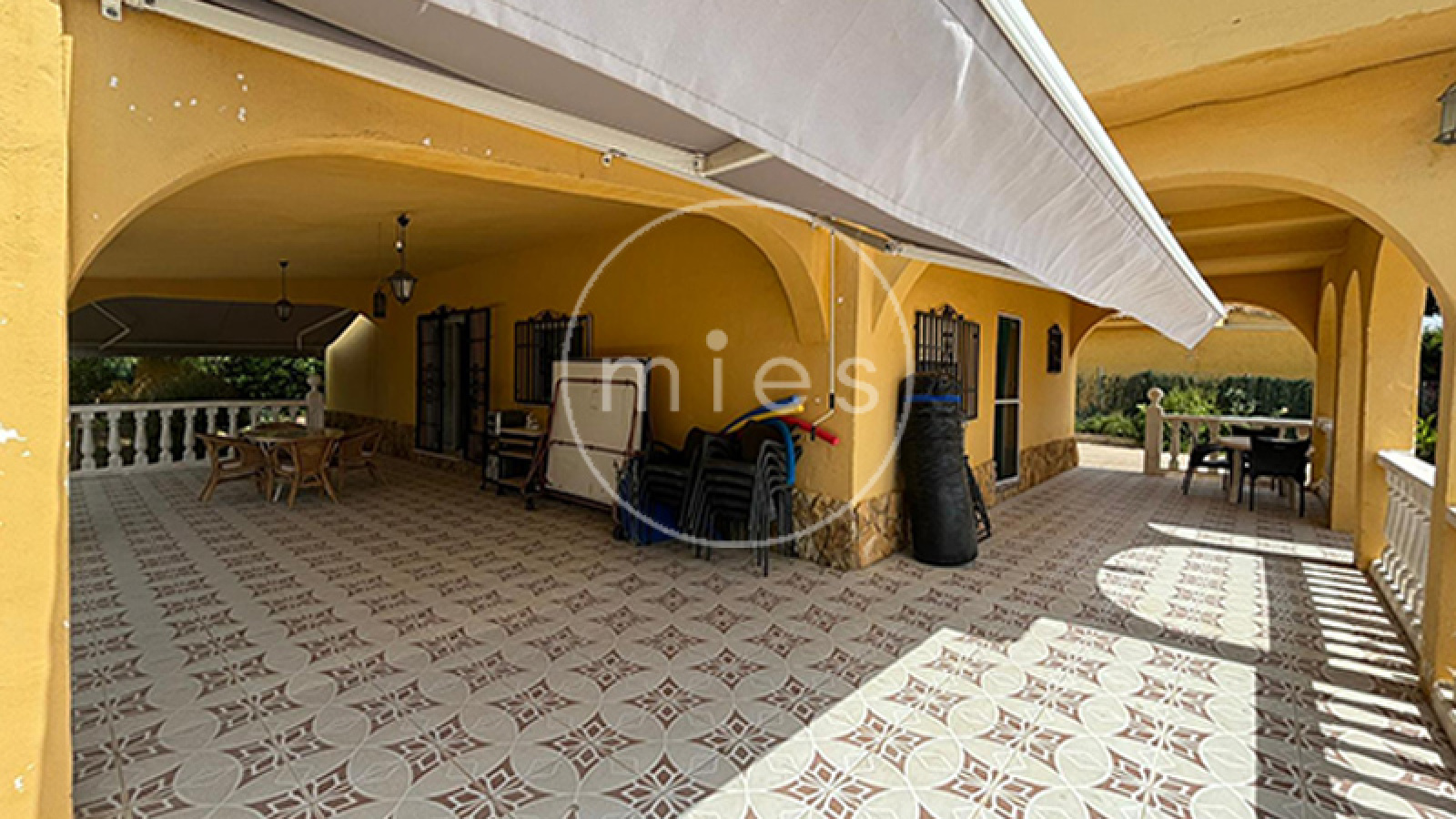 chalet en venta Turís, chalet una planta Turís, casa con piscina Turís, inmobiliaria Turís, comprar chalet Valencia, parcela grande, urbanización Cañapar, casa con jardín Turís, vivienda con porche y garaje