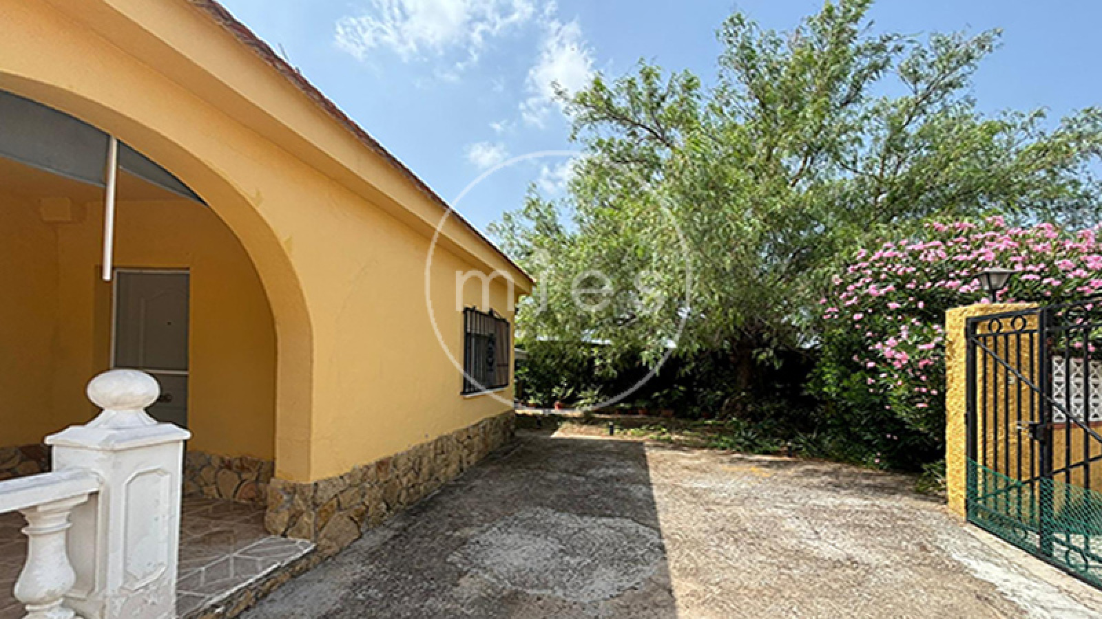 chalet en venta Turís, chalet una planta Turís, casa con piscina Turís, inmobiliaria Turís, comprar chalet Valencia, parcela grande, urbanización Cañapar, casa con jardín Turís, vivienda con porche y garaje