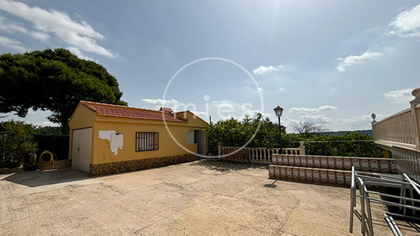 chalet en venta Turís, chalet una planta Turís, casa con piscina Turís, inmobiliaria Turís, comprar chalet Valencia, parcela grande, urbanización Cañapar, casa con jardín Turís, vivienda con porche y garaje