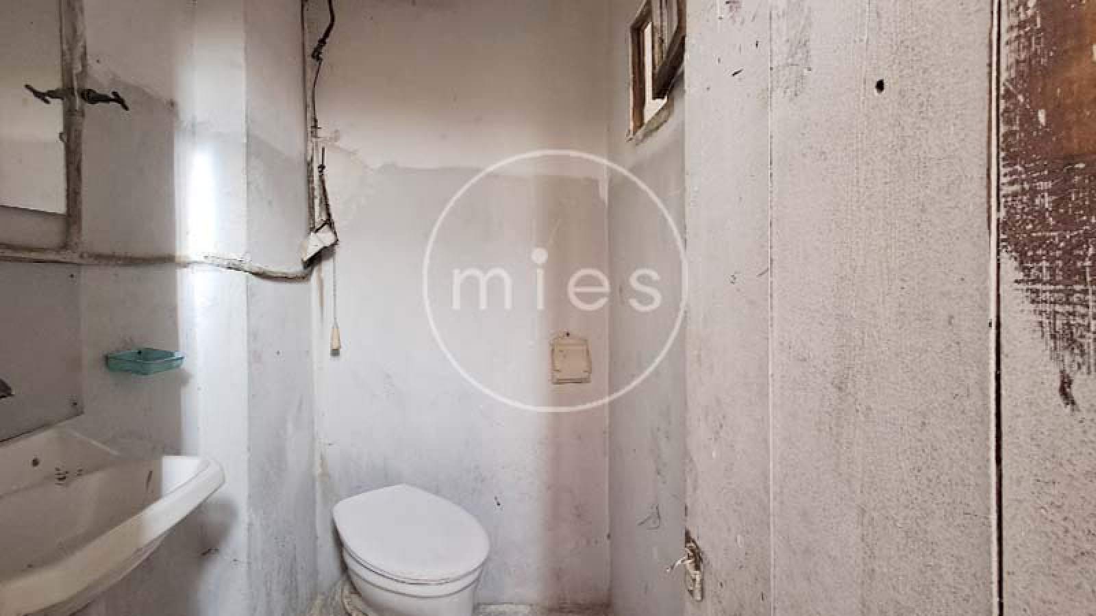  planta baja para cambio de uso de local a piso