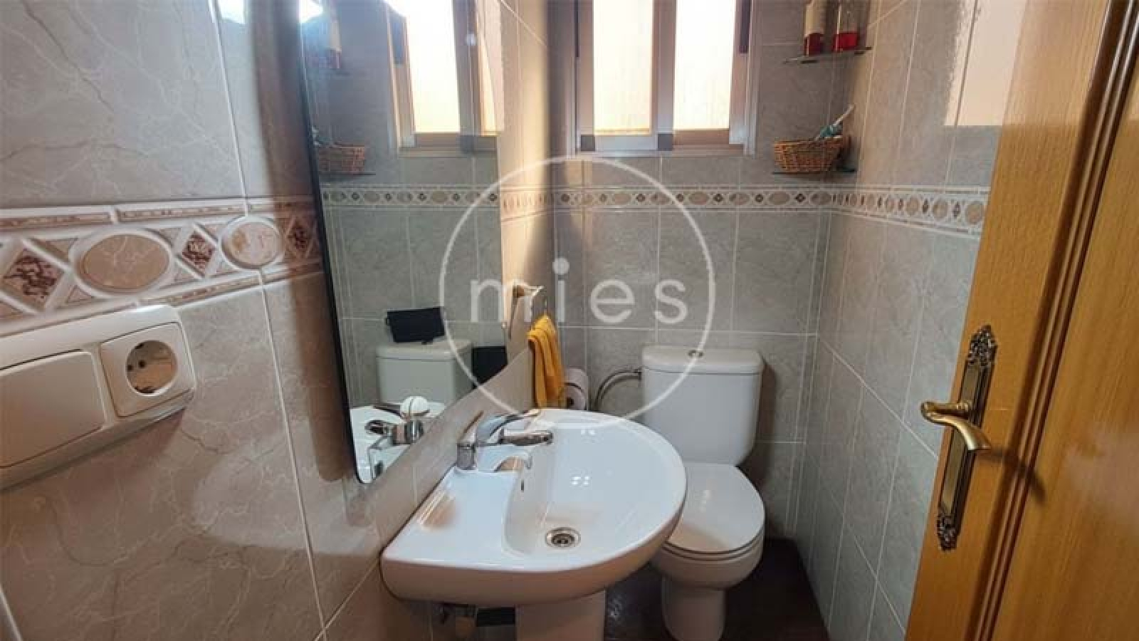 edificio en venta Torrent, finca en venta Torrent, edificio completo Torrent, inversión inmobiliaria Torrent, casa con dos viviendas Torrent, edificio con garaje grande, edificio con terraza Torrent, vivienda cerca Plaza San Pascual, inmueble Avenida al Vedat, edificio Avenida Padre Méndez, edificio rentable Valencia, edificio con posibilidad cambio de uso, edificio familiar Torrent, inmueble alta rentabilidad