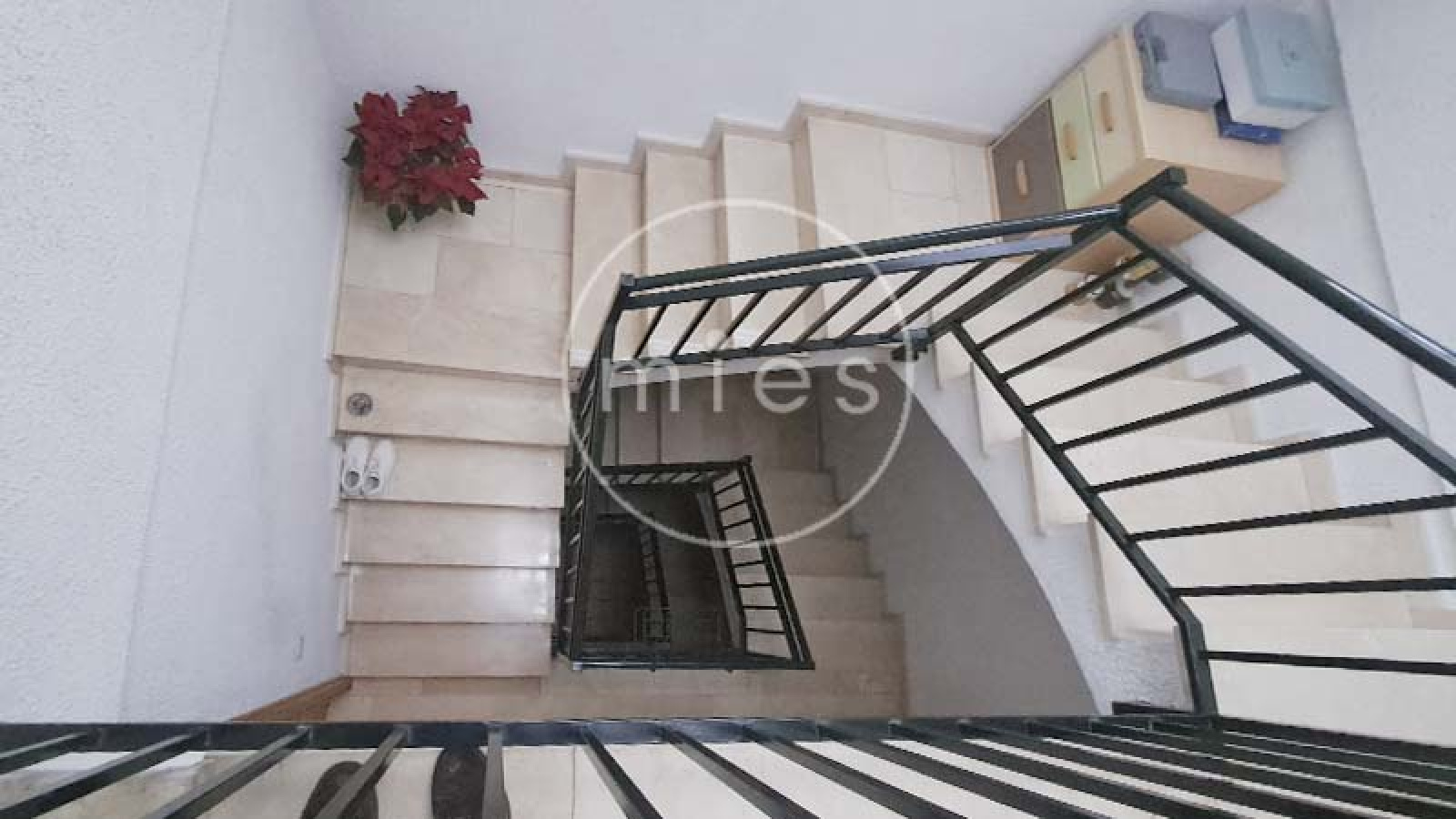 edificio en venta Torrent, finca en venta Torrent, edificio completo Torrent, inversión inmobiliaria Torrent, casa con dos viviendas Torrent, edificio con garaje grande, edificio con terraza Torrent, vivienda cerca Plaza San Pascual, inmueble Avenida al Vedat, edificio Avenida Padre Méndez, edificio rentable Valencia, edificio con posibilidad cambio de uso, edificio familiar Torrent, inmueble alta rentabilidad