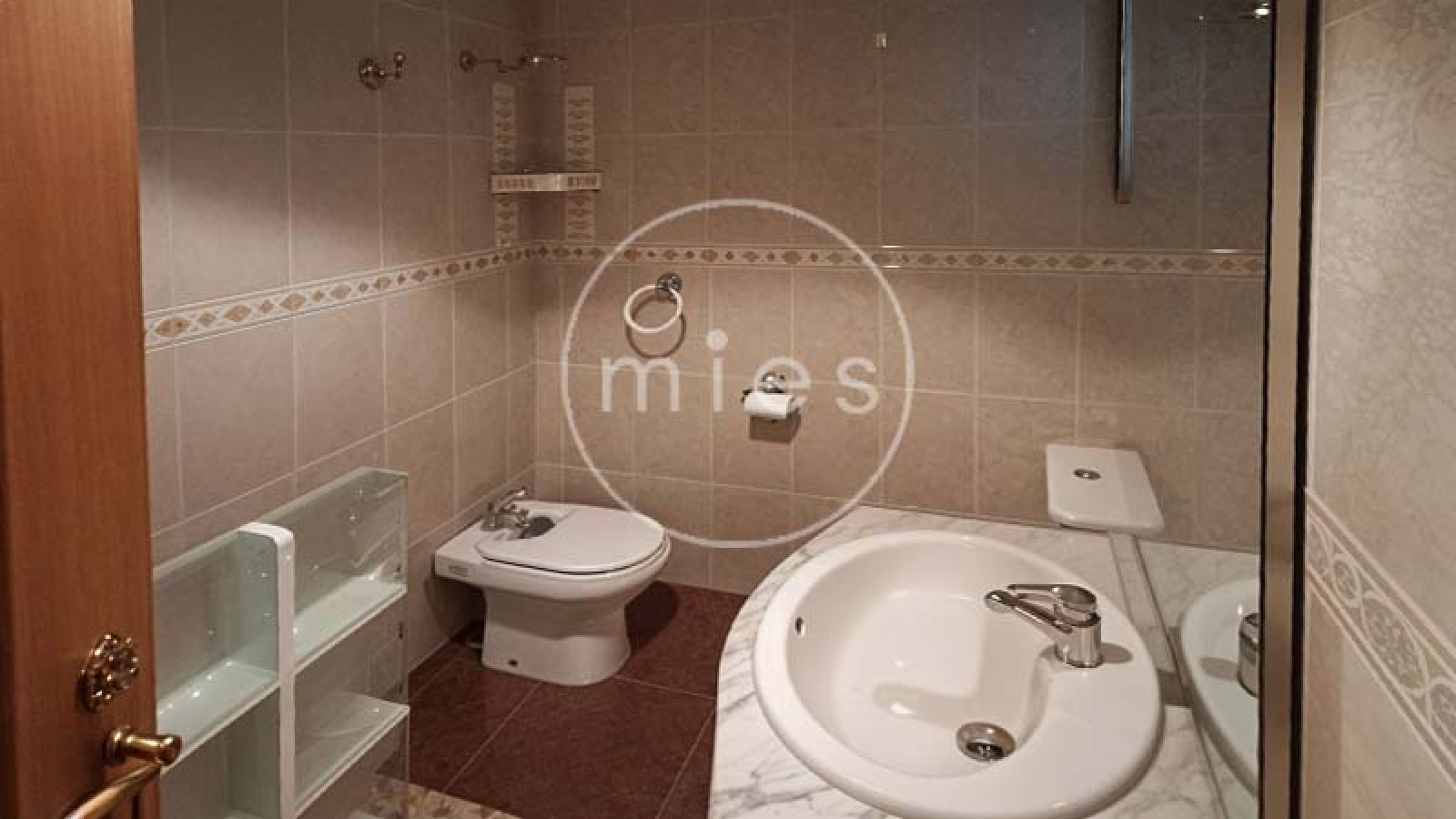 edificio en venta Torrent, finca en venta Torrent, edificio completo Torrent, inversión inmobiliaria Torrent, casa con dos viviendas Torrent, edificio con garaje grande, edificio con terraza Torrent, vivienda cerca Plaza San Pascual, inmueble Avenida al Vedat, edificio Avenida Padre Méndez, edificio rentable Valencia, edificio con posibilidad cambio de uso, edificio familiar Torrent, inmueble alta rentabilidad